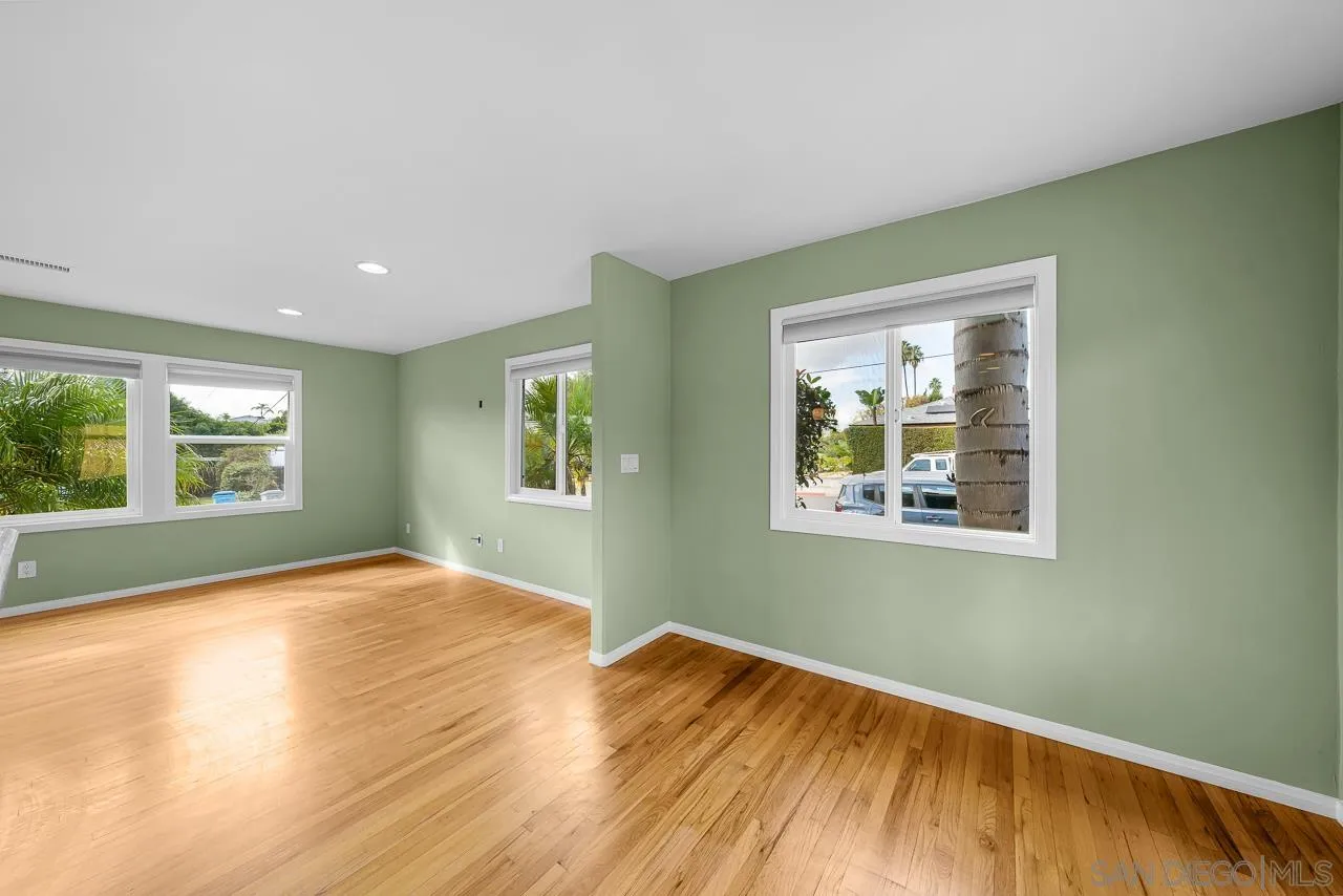 https://cdn.realtyfeed.com/cdn/127/260025478/8b9ef8f85de346d8eea7e760f6c05c46.webp