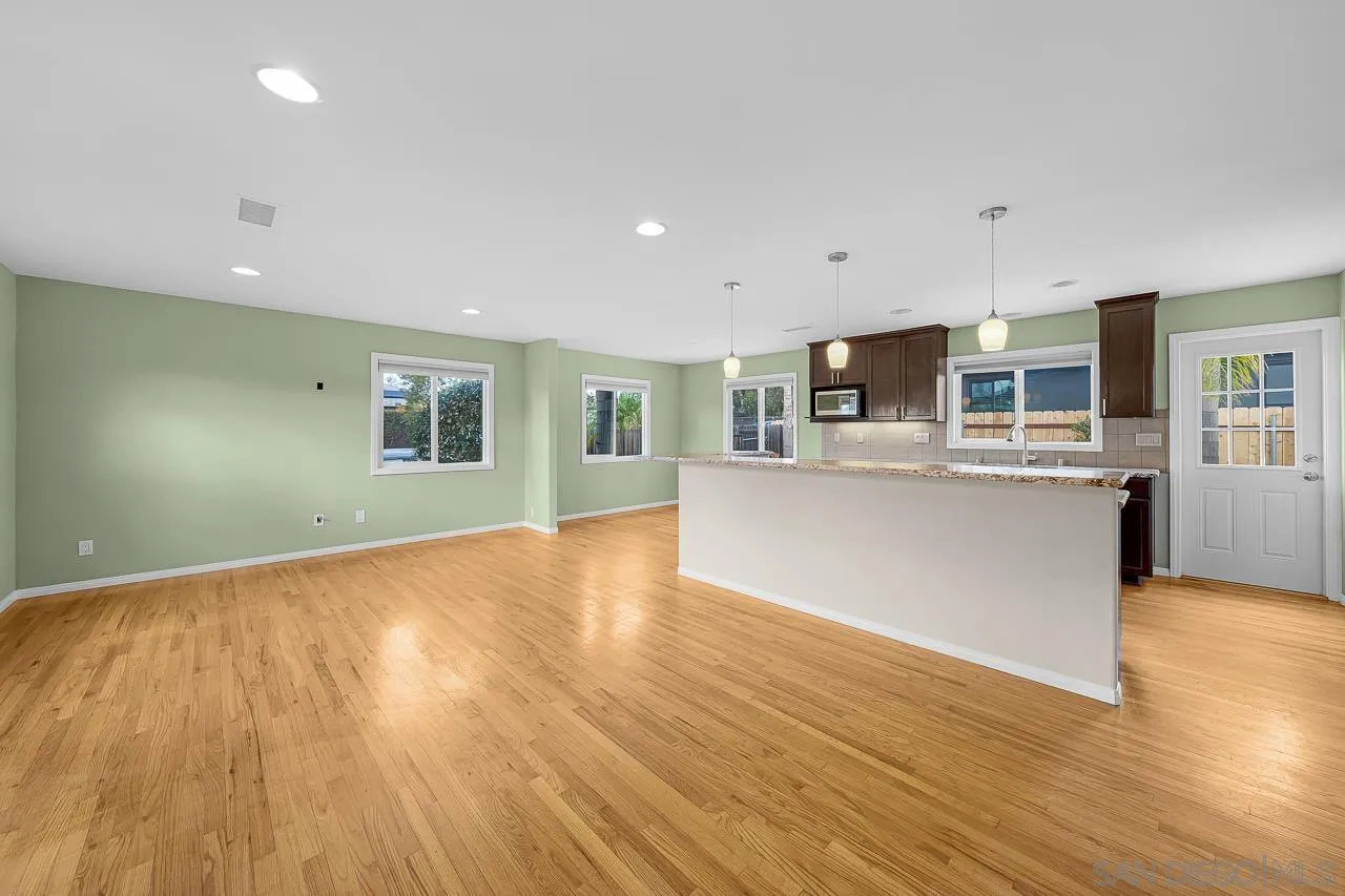 https://cdn.realtyfeed.com/cdn/127/260025478/c81efb65edfc3f09b981ddaf94219d0d.webp