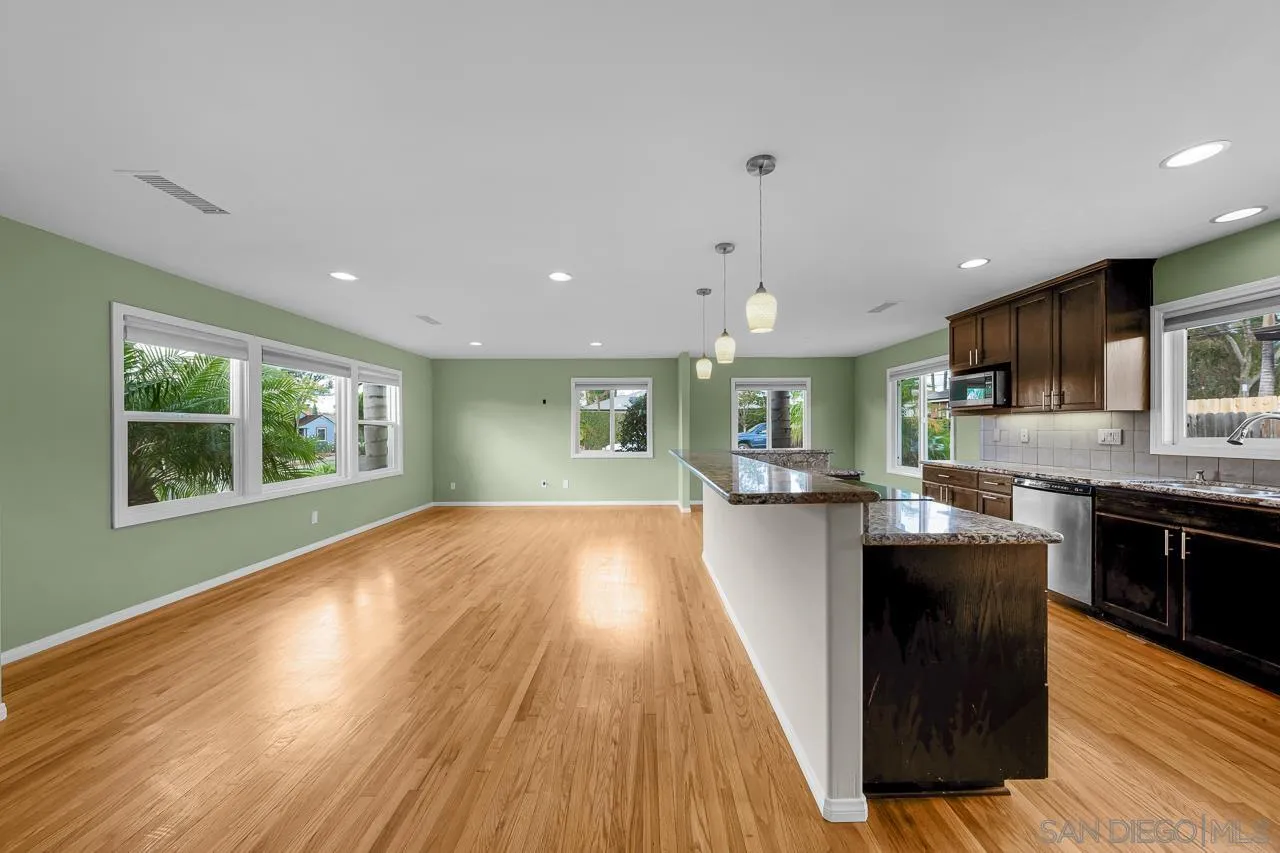https://cdn.realtyfeed.com/cdn/127/260025478/d69fb33d17a95a83b965addb613b6eef.webp