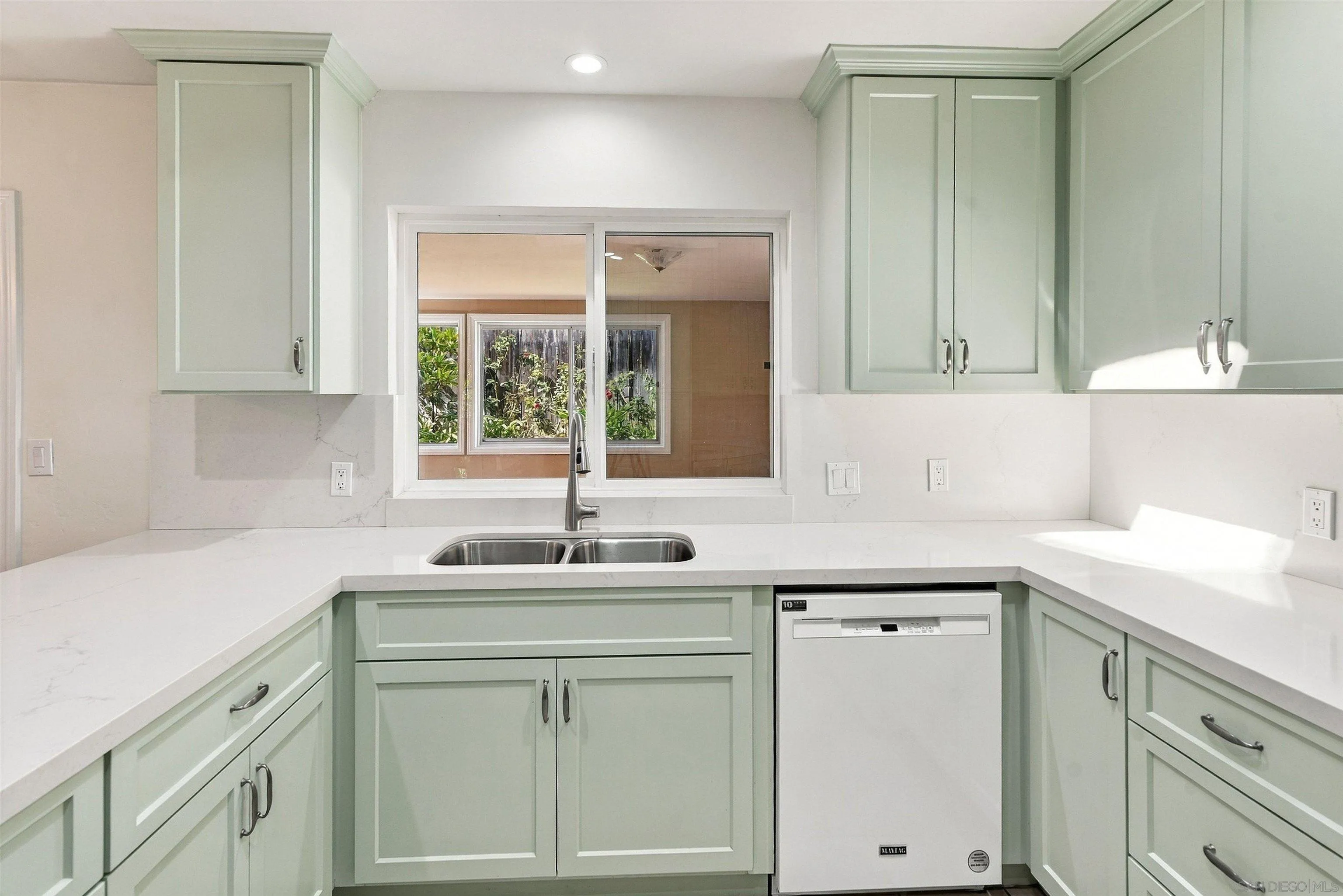 https://cdn.realtyfeed.com/cdn/127/260025479/4fc4c1ee73cc329ef9cd79c3d3b6b5a1.webp