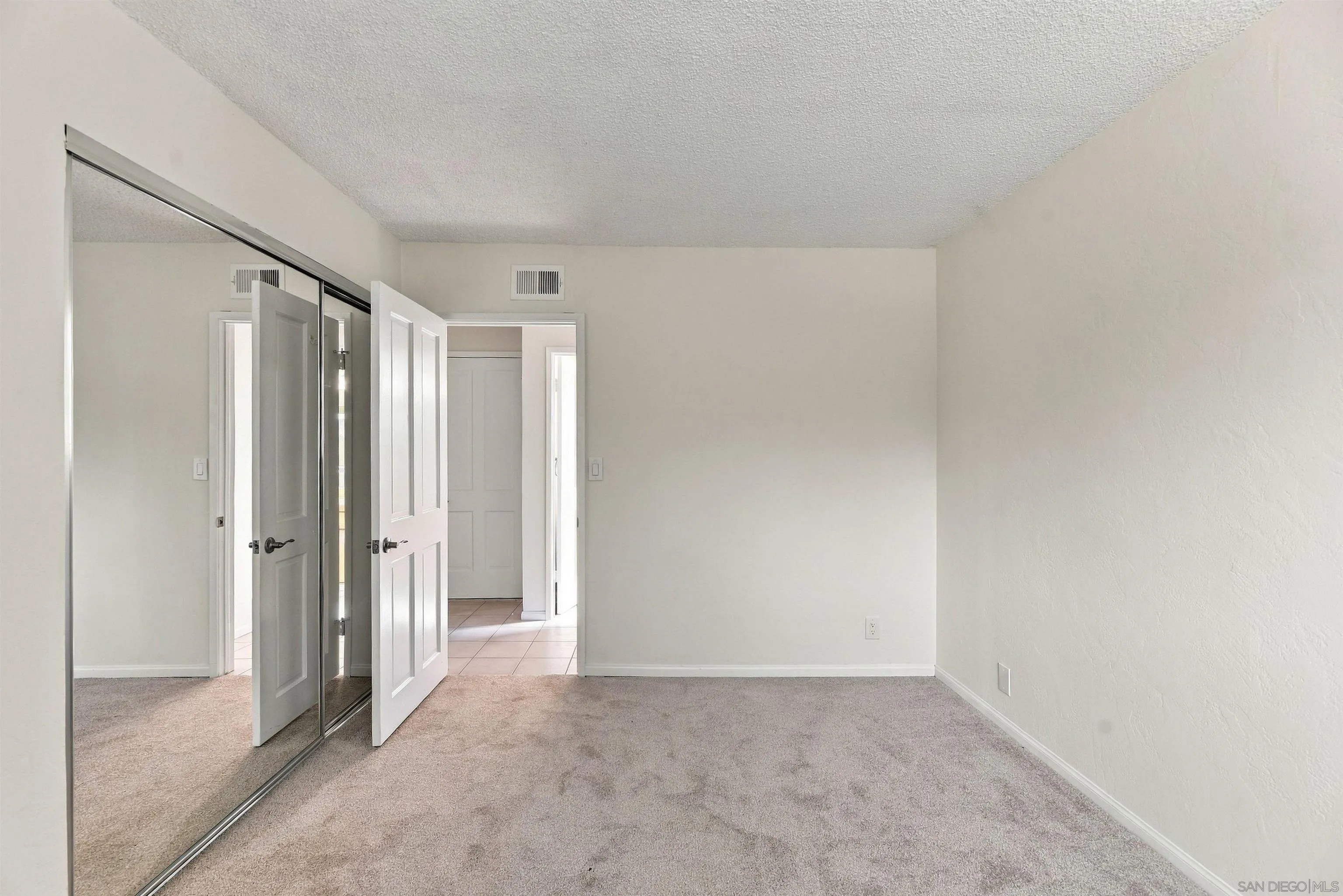 https://cdn.realtyfeed.com/cdn/127/260025479/8190fe4ec2a54bbcac91a71cfb8341f8.webp