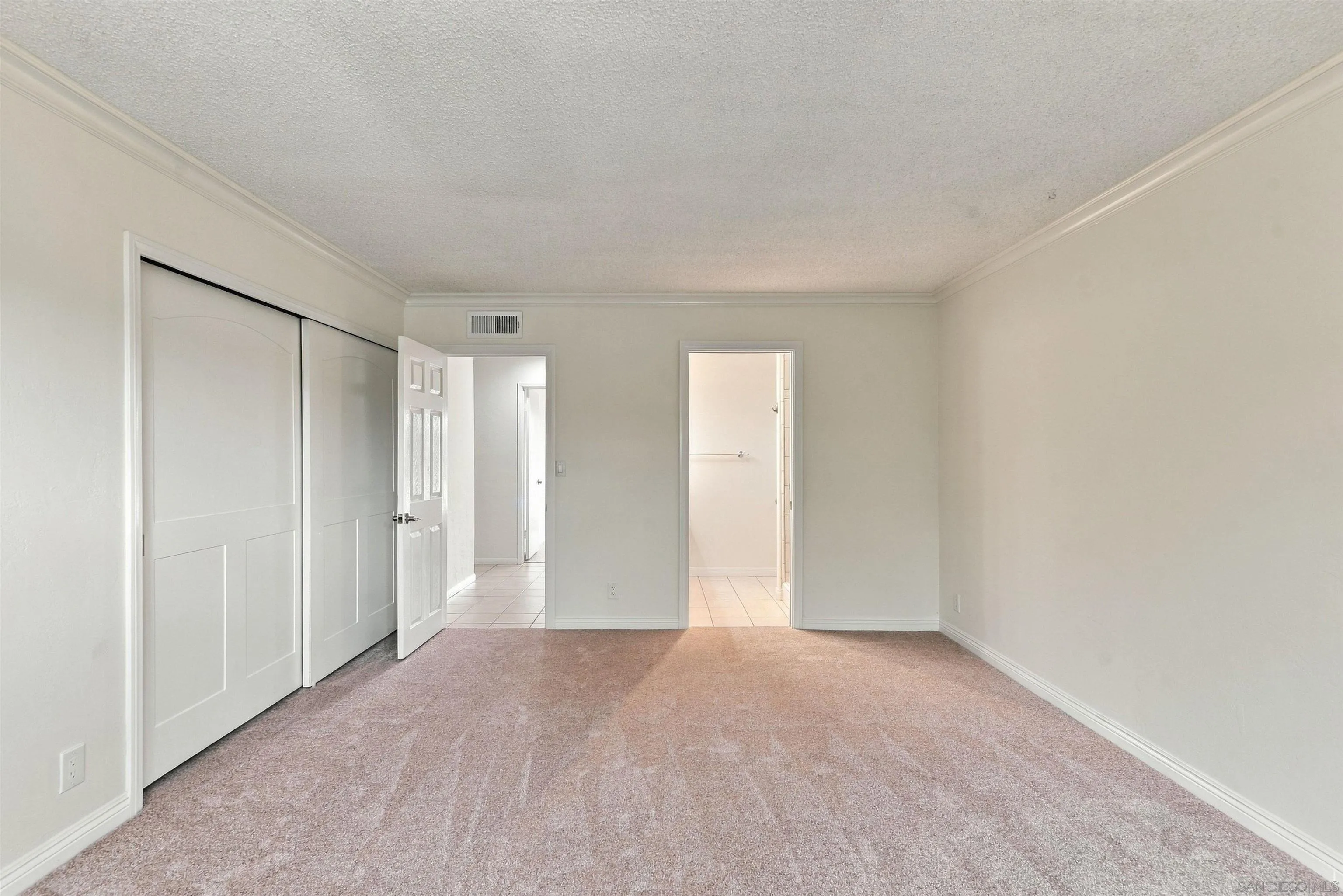 https://cdn.realtyfeed.com/cdn/127/260025479/9b63cbd3f1addb76a4e7141168be5f02.webp