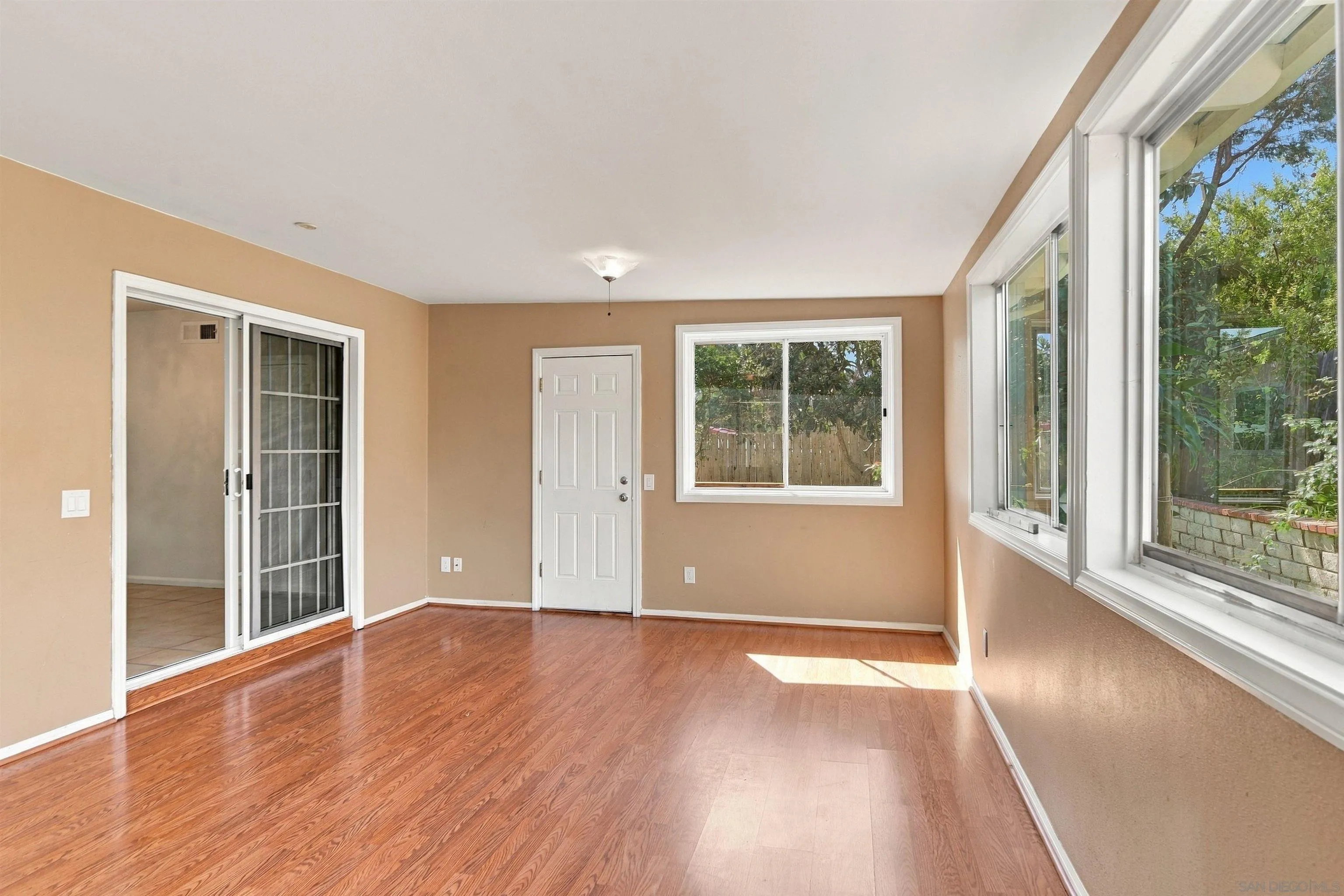 https://cdn.realtyfeed.com/cdn/127/260025479/9db290be7d17d4e19261f3329360ff2b.webp
