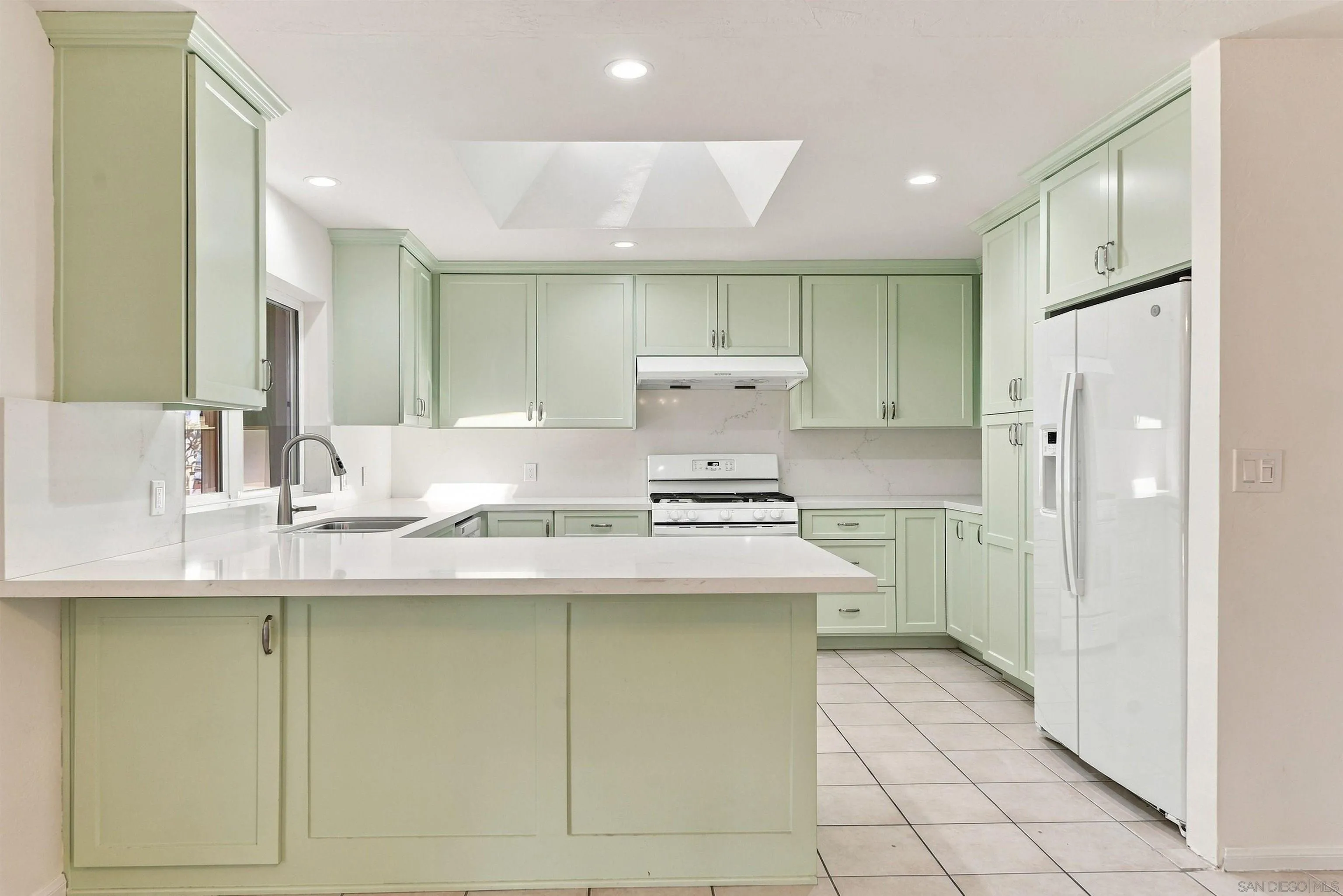 https://cdn.realtyfeed.com/cdn/127/260025479/a528ec618e788a8ea2415a539cb6cf46.webp