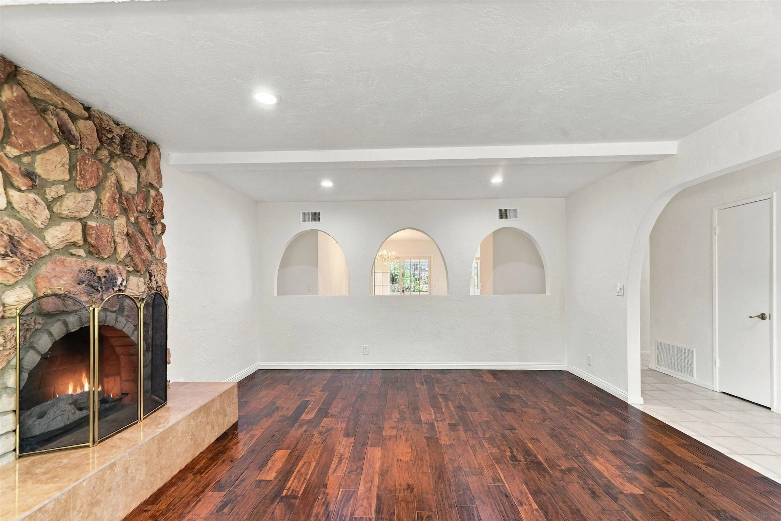 https://cdn.realtyfeed.com/cdn/127/260025479/b57afe615074c09a75331b08c97d96bd.webp