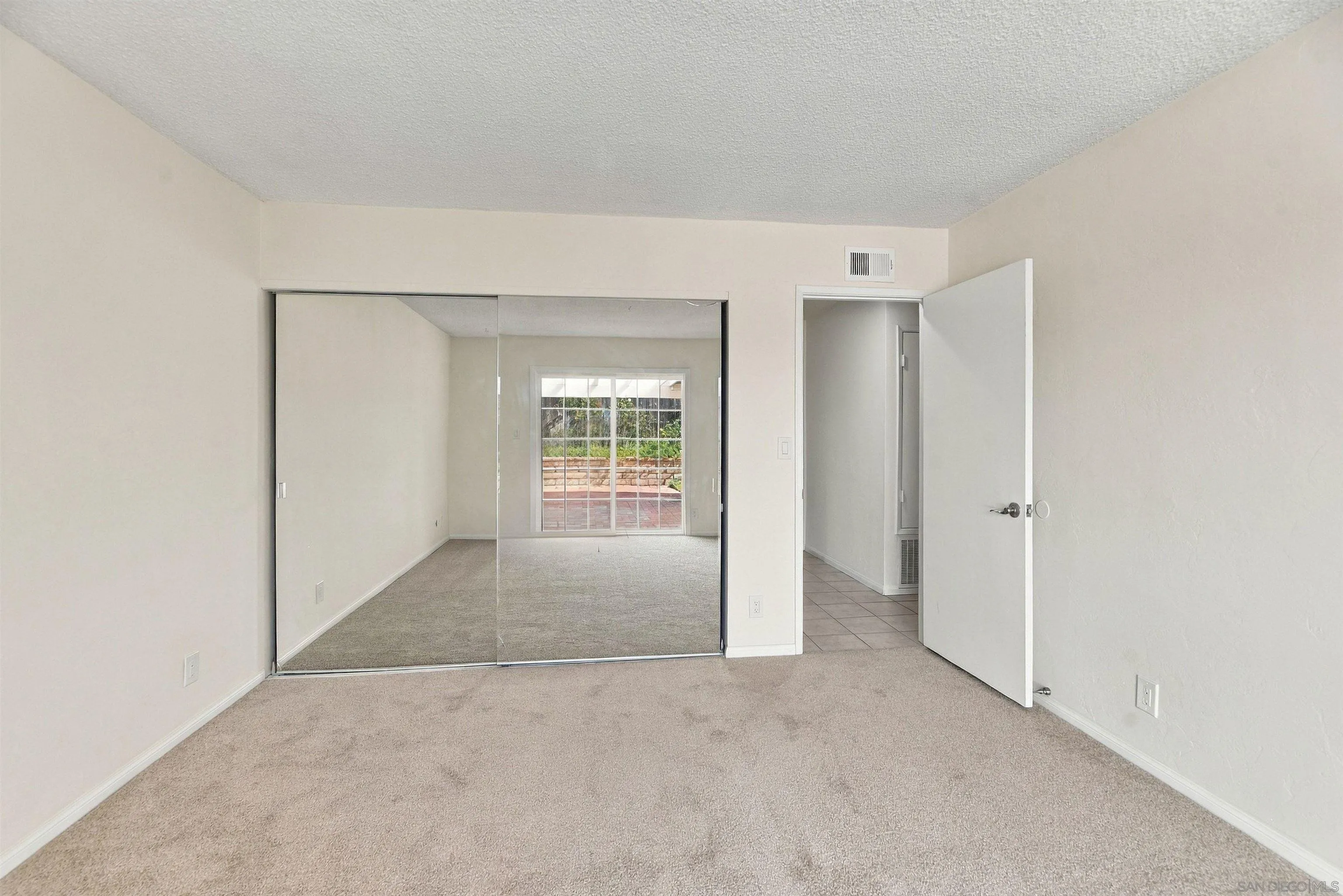 https://cdn.realtyfeed.com/cdn/127/260025479/c0aa16b66133dd93dc91c7ee58d2e19d.webp
