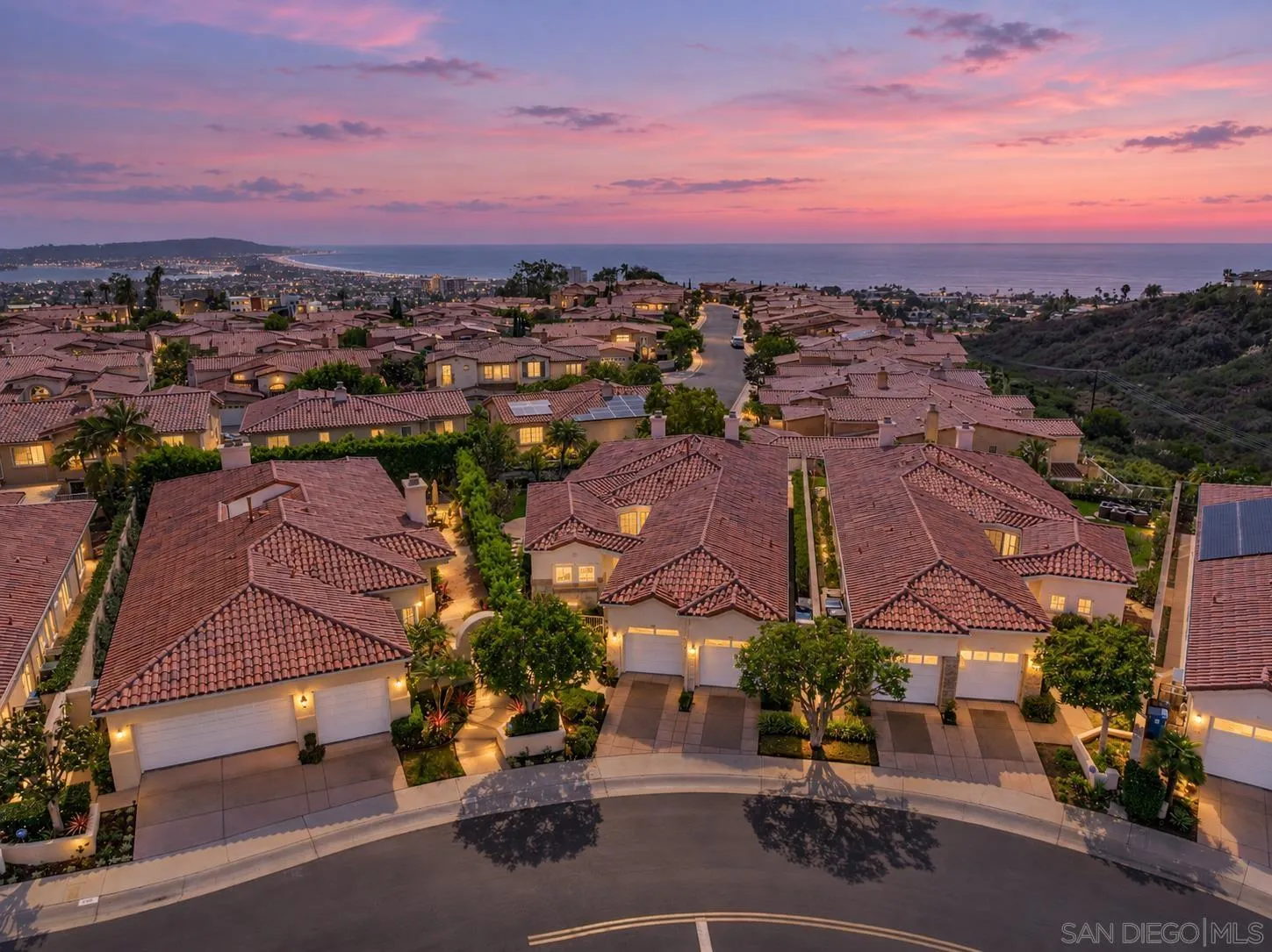 https://cdn.realtyfeed.com/cdn/127/260025483/7834f66f4deae25e6fffabbfbf3de389.webp