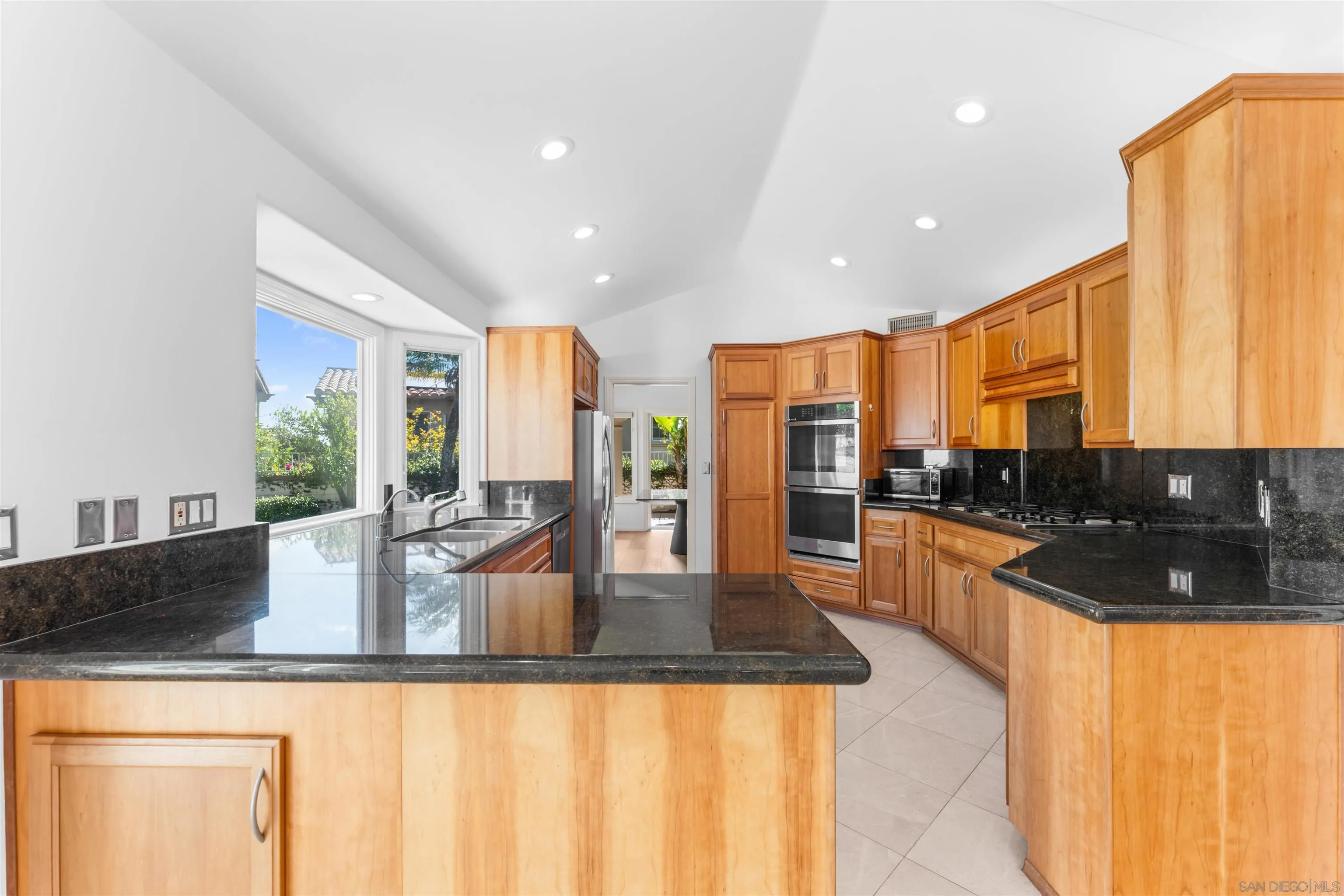 https://cdn.realtyfeed.com/cdn/127/260025483/eedc5309ba2eee15ea2b0f52b4d90f8b.webp