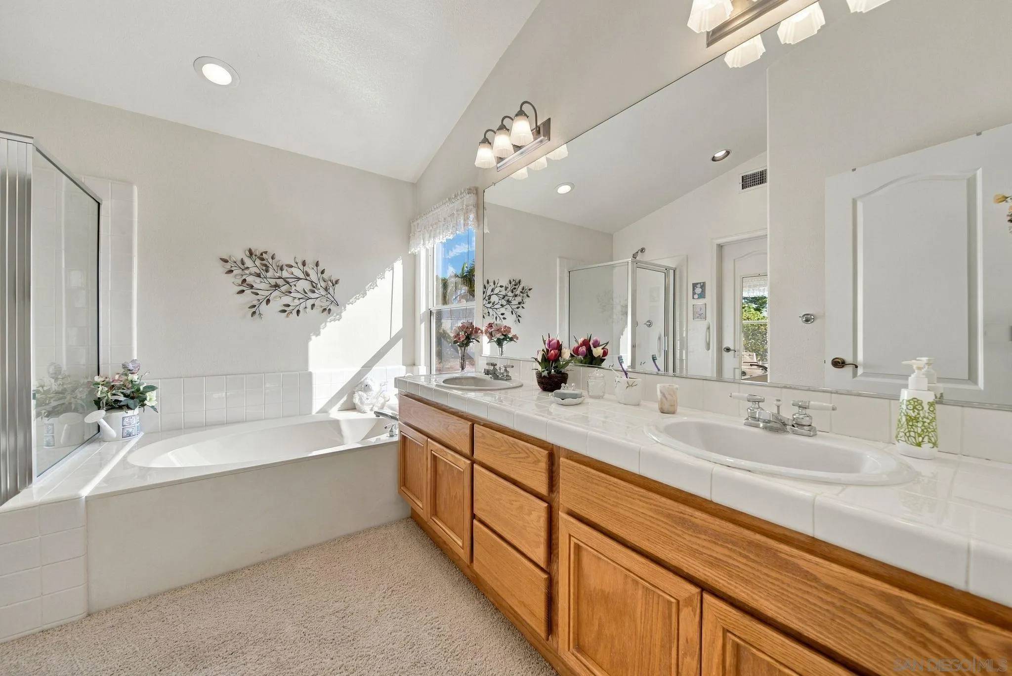 https://cdn.realtyfeed.com/cdn/127/260025487/6c28a7fecf57a20966a0253bbc277769.webp