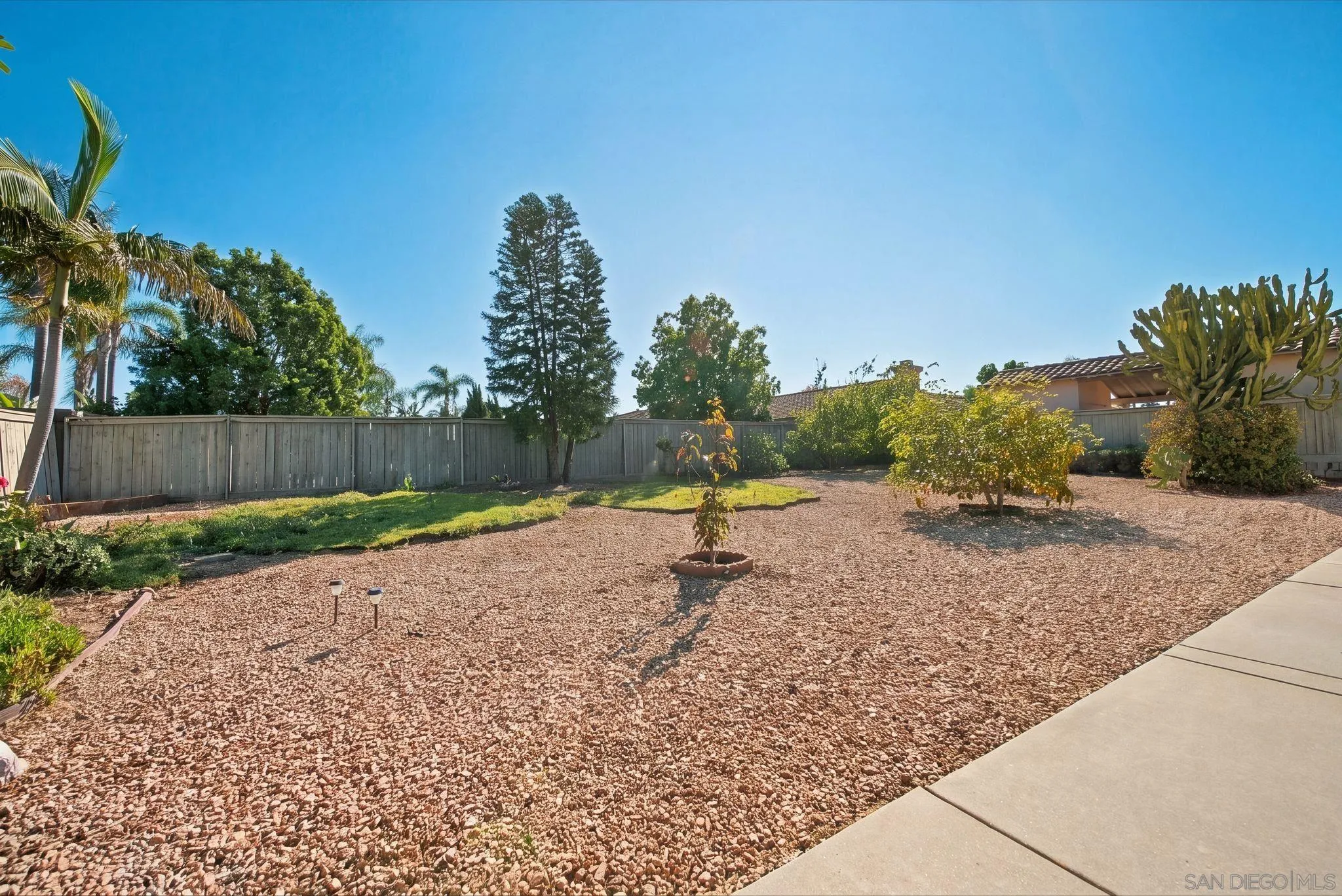 https://cdn.realtyfeed.com/cdn/127/260025487/84a491e5e8f7a4988108421d152facb7.webp