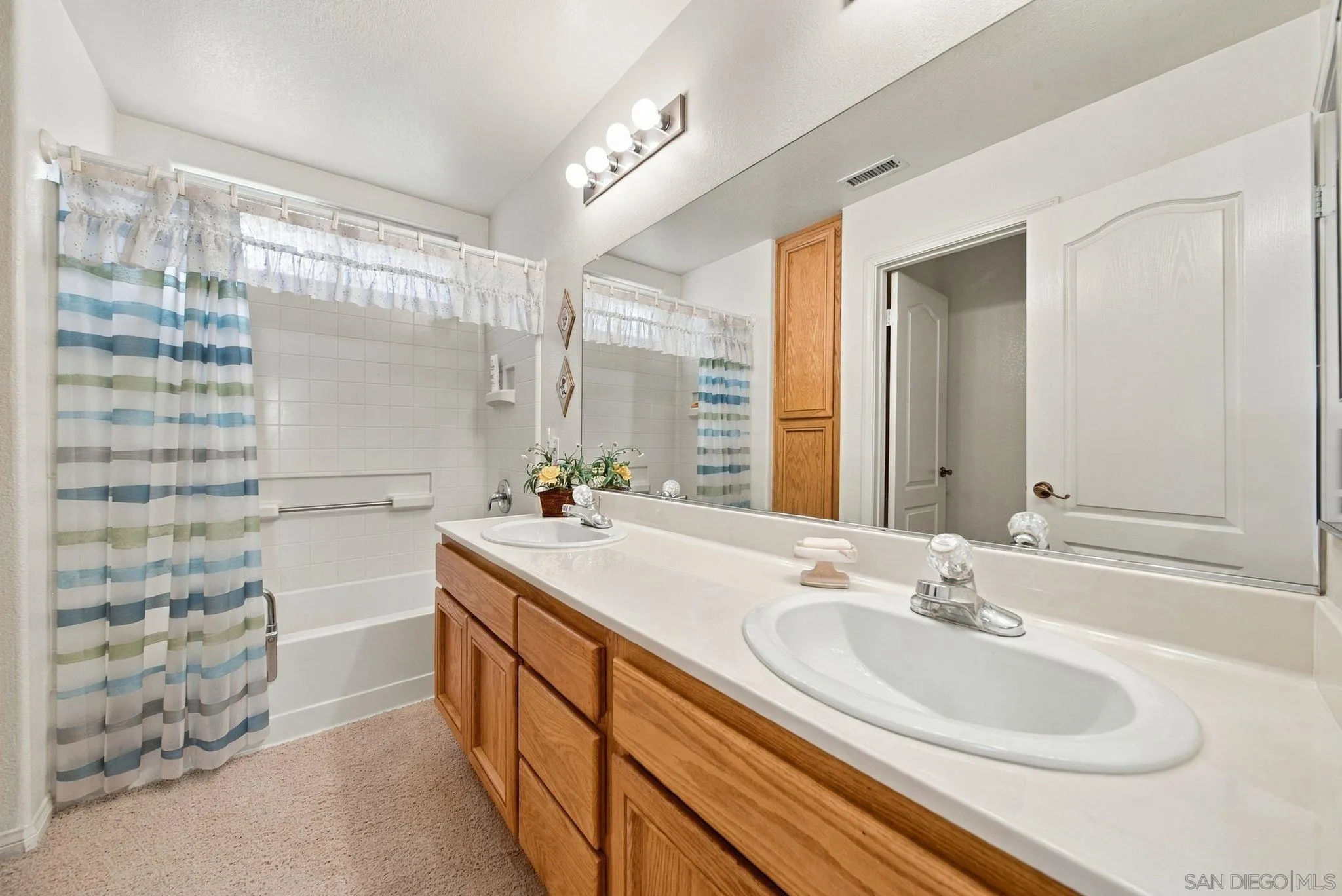 https://cdn.realtyfeed.com/cdn/127/260025487/9be41ce0d52a6afed1337fd2713085e0.webp