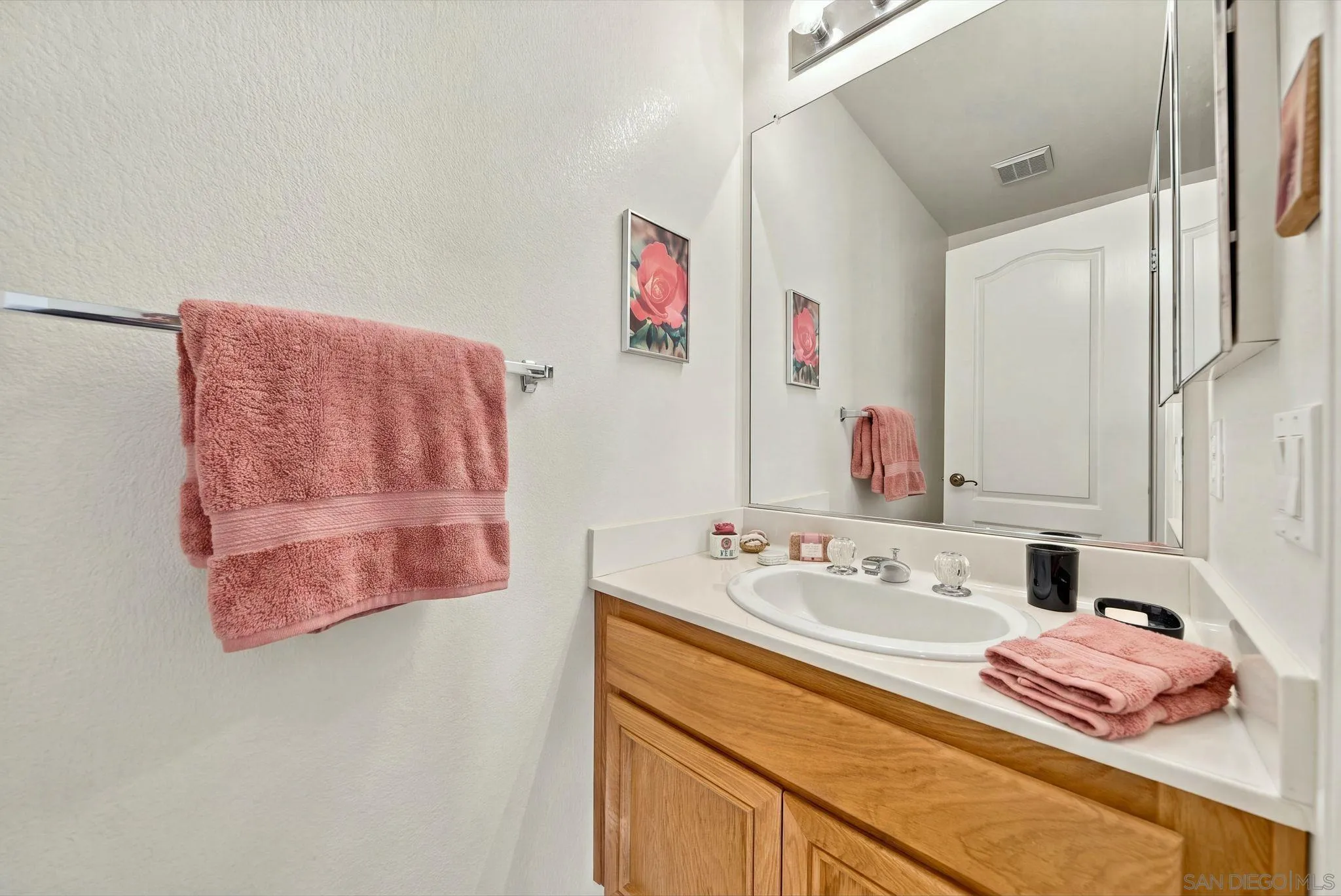 https://cdn.realtyfeed.com/cdn/127/260025487/9c80b29f6db0f796ebcd1744048d2b87.webp