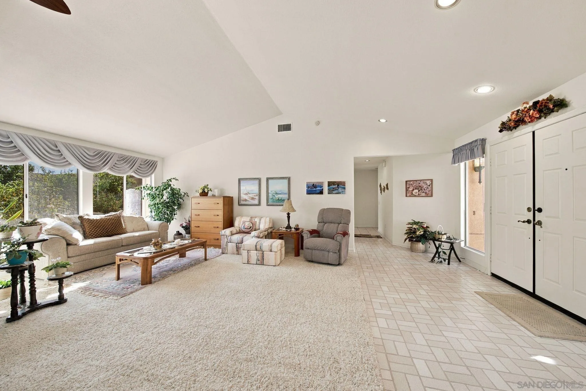 https://cdn.realtyfeed.com/cdn/127/260025487/a6ac8da6e1c84b4ef1b70aa80e9416f1.webp