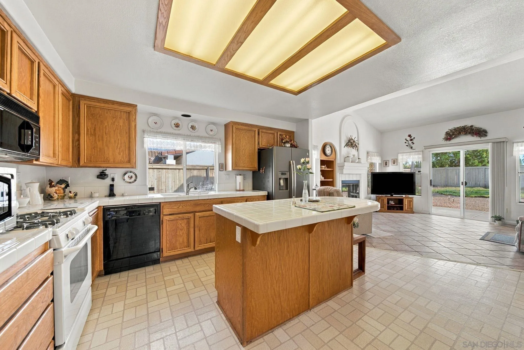 https://cdn.realtyfeed.com/cdn/127/260025487/bc9f4c09459f95b3c863b0b6e088bfd2.webp