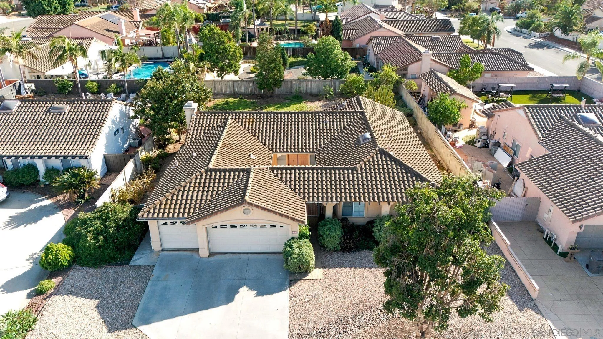 https://cdn.realtyfeed.com/cdn/127/260025487/e165d1b1a193d2474730b9b60c1976d6.webp