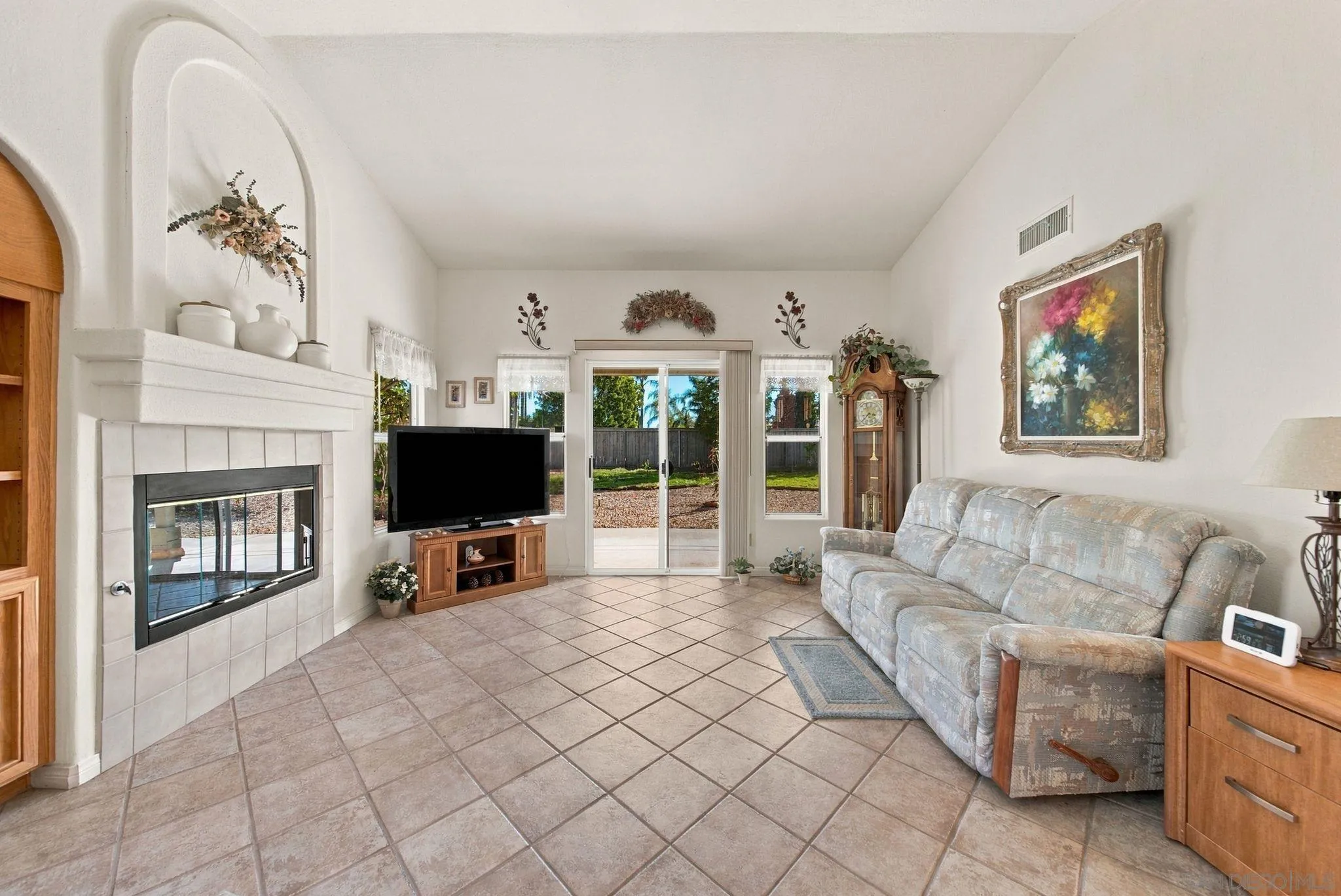 https://cdn.realtyfeed.com/cdn/127/260025487/e46f04e8370da1d3453ffe92e0b77f0c.webp