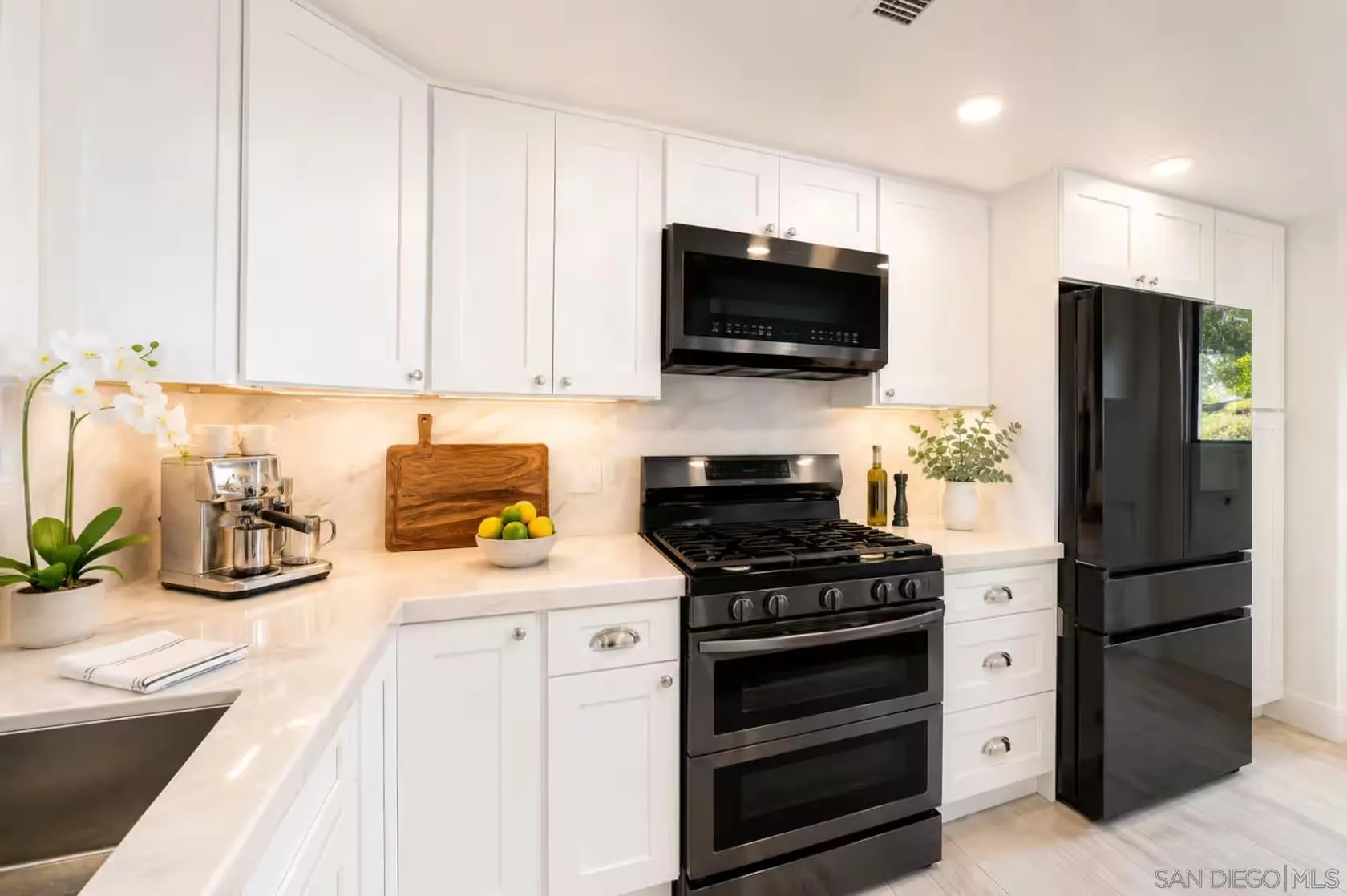 https://cdn.realtyfeed.com/cdn/127/260025493/28ea71288cd13075179b4f475b77e4c4.webp