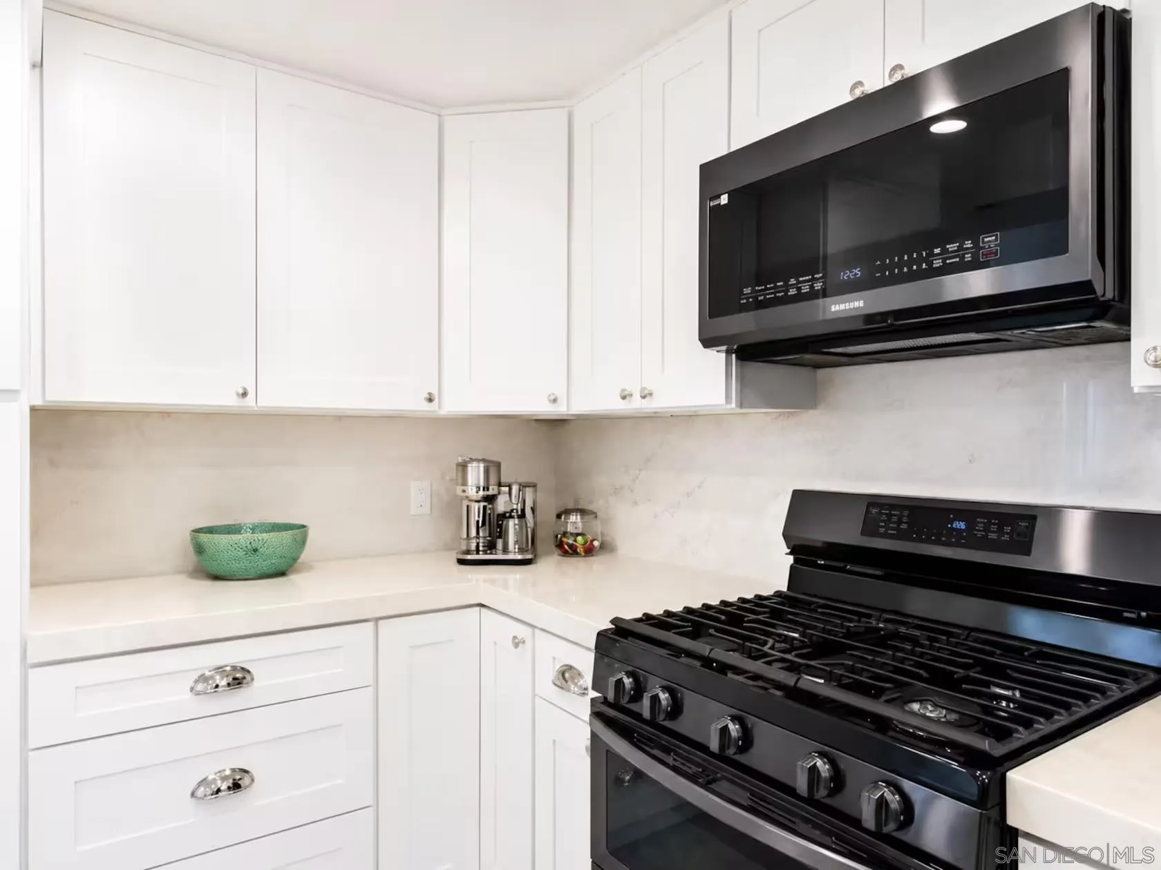 https://cdn.realtyfeed.com/cdn/127/260025493/2d85918d4bfa33fcec7ce89342269e21.webp