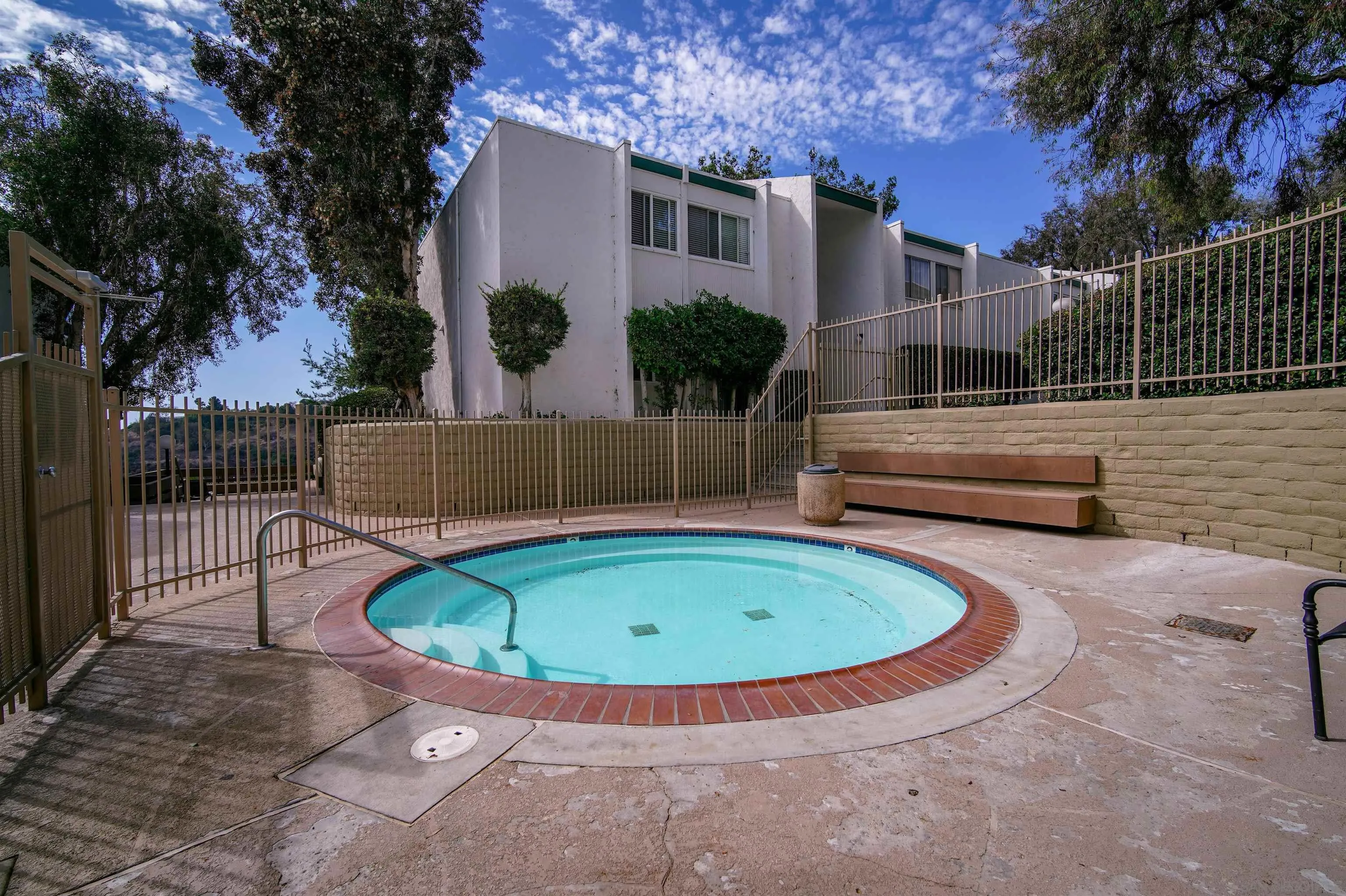 https://cdn.realtyfeed.com/cdn/127/260025496/174f4cf777ca4447707b3ffe57e63a80.webp