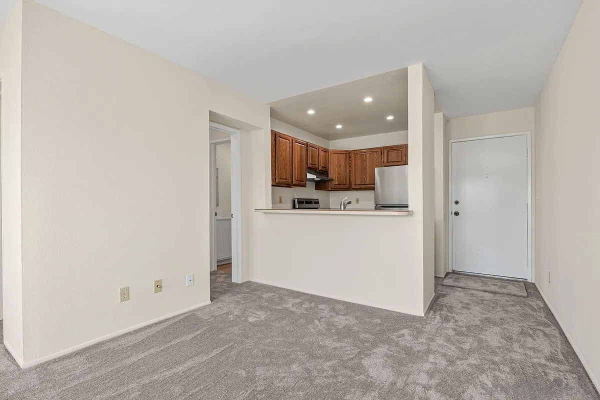 https://cdn.realtyfeed.com/cdn/127/260025496/dfad30e7b4422b8ca460bb4c435ad4f6.webp