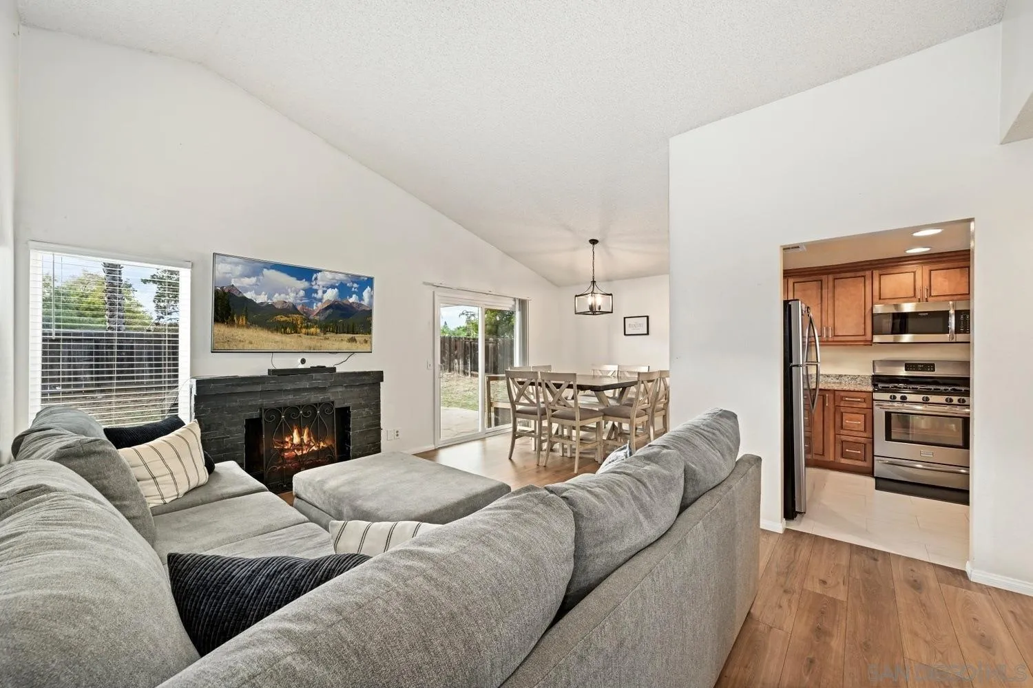 https://cdn.realtyfeed.com/cdn/127/260025510/233a740fa3d201cd7d90282947b28b82.webp
