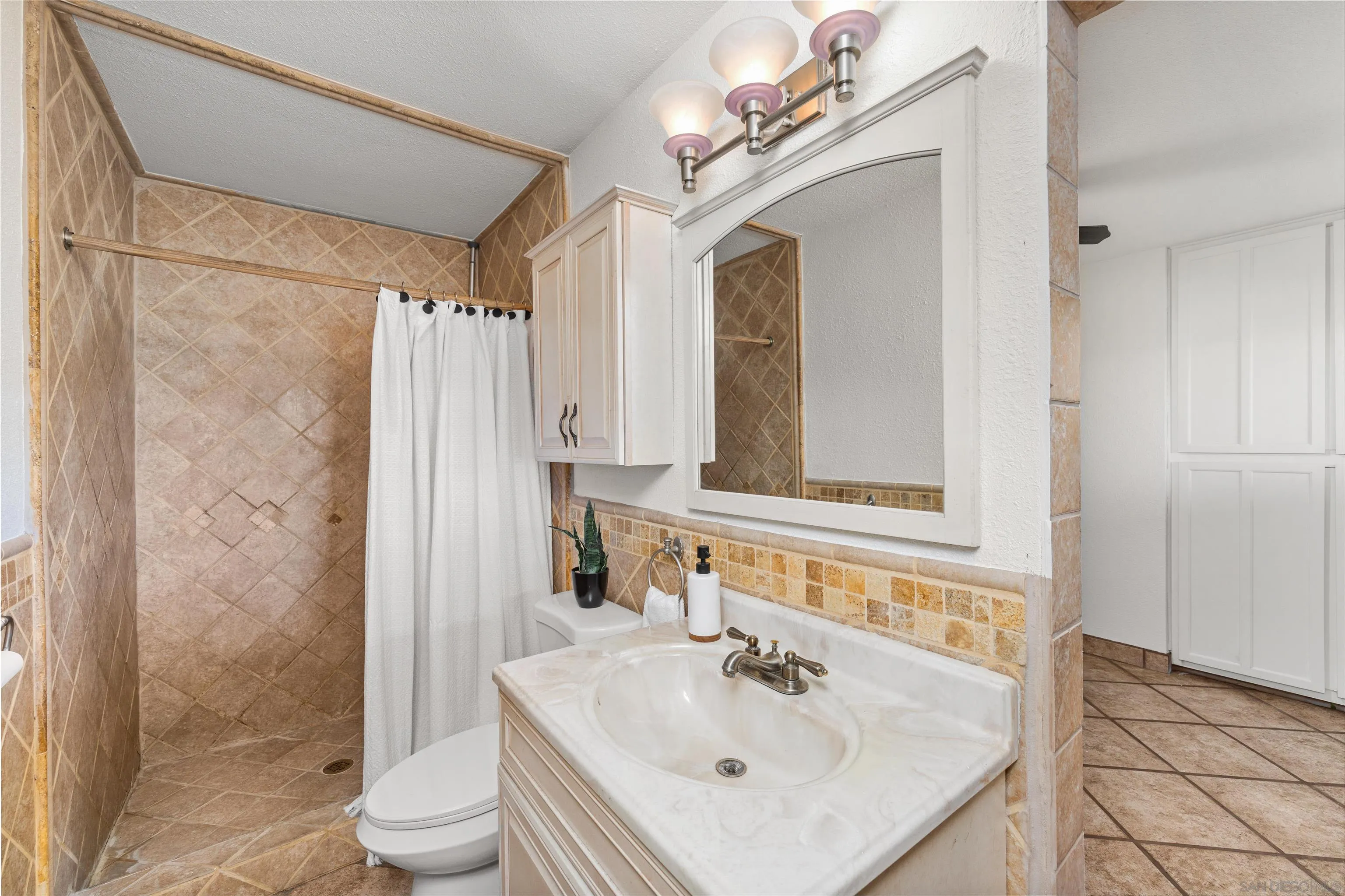 1711 Ridge View Dr., San Diego, CA 92105 1711 Ridge View Dr., San Diego, CA 92105