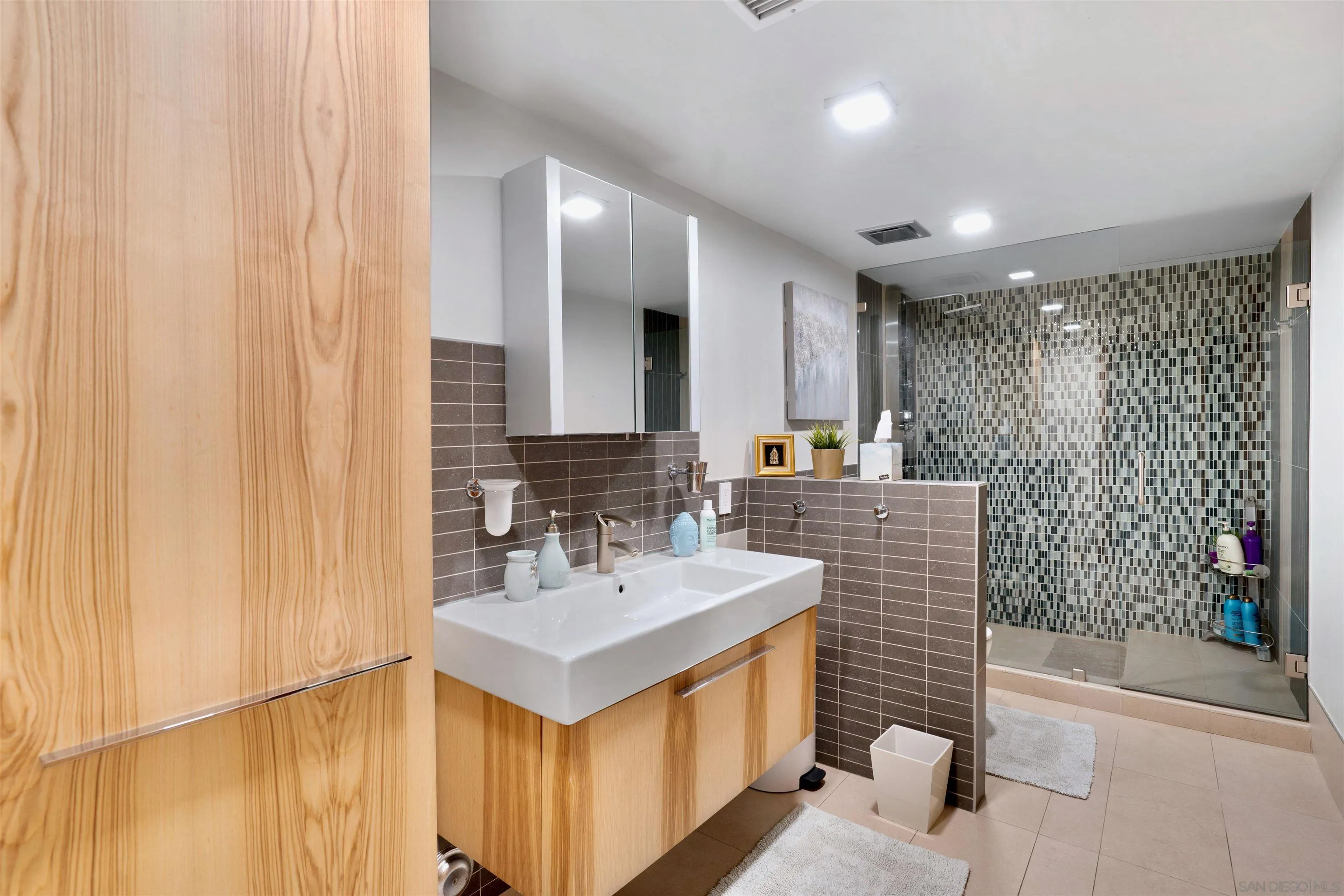 https://cdn.realtyfeed.com/cdn/127/260025518/1bdc8d178bae8007a8add39f238f6cad.webp
