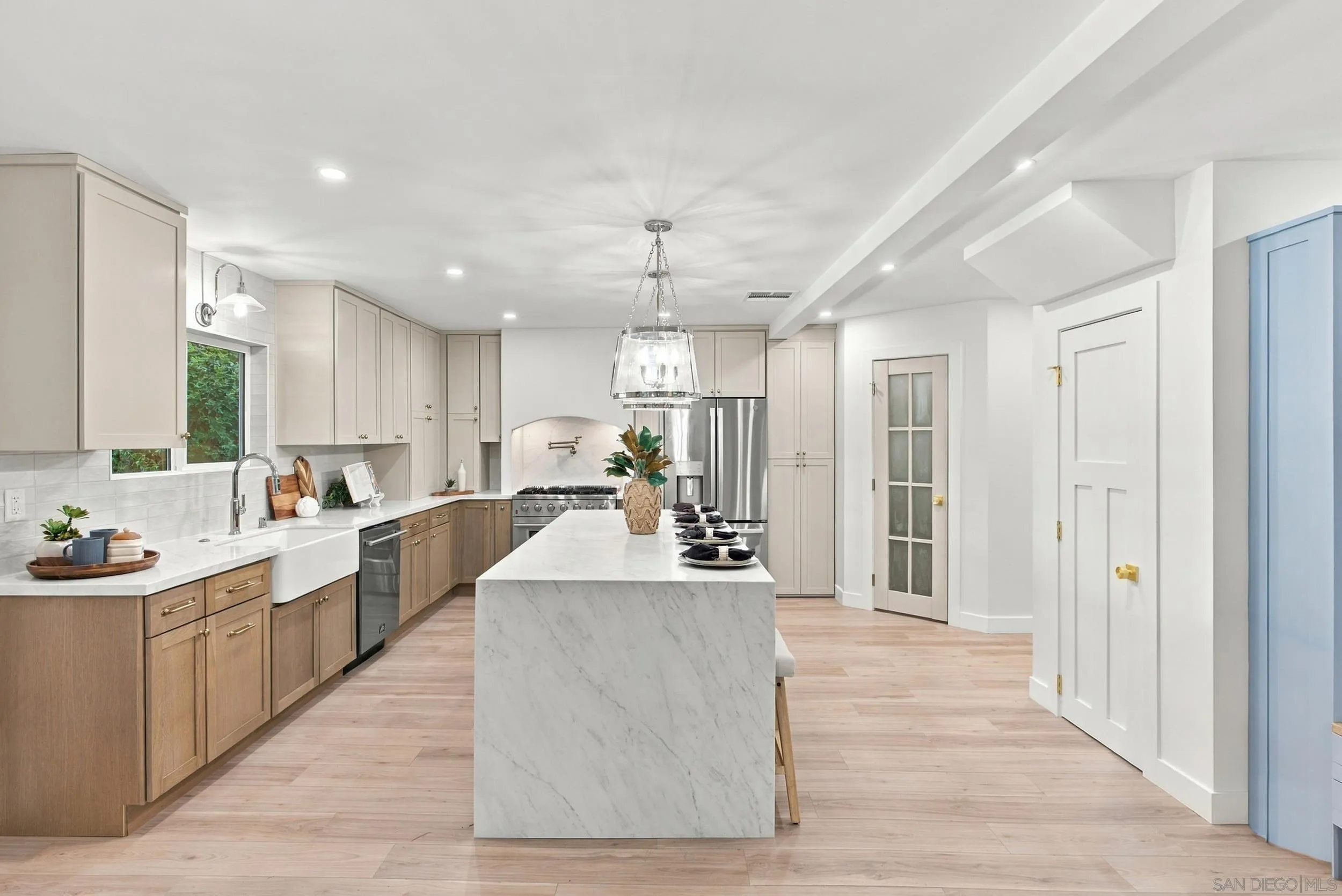 https://cdn.realtyfeed.com/cdn/127/260025527/367c098a11f1db8774aee17d3b086584.webp