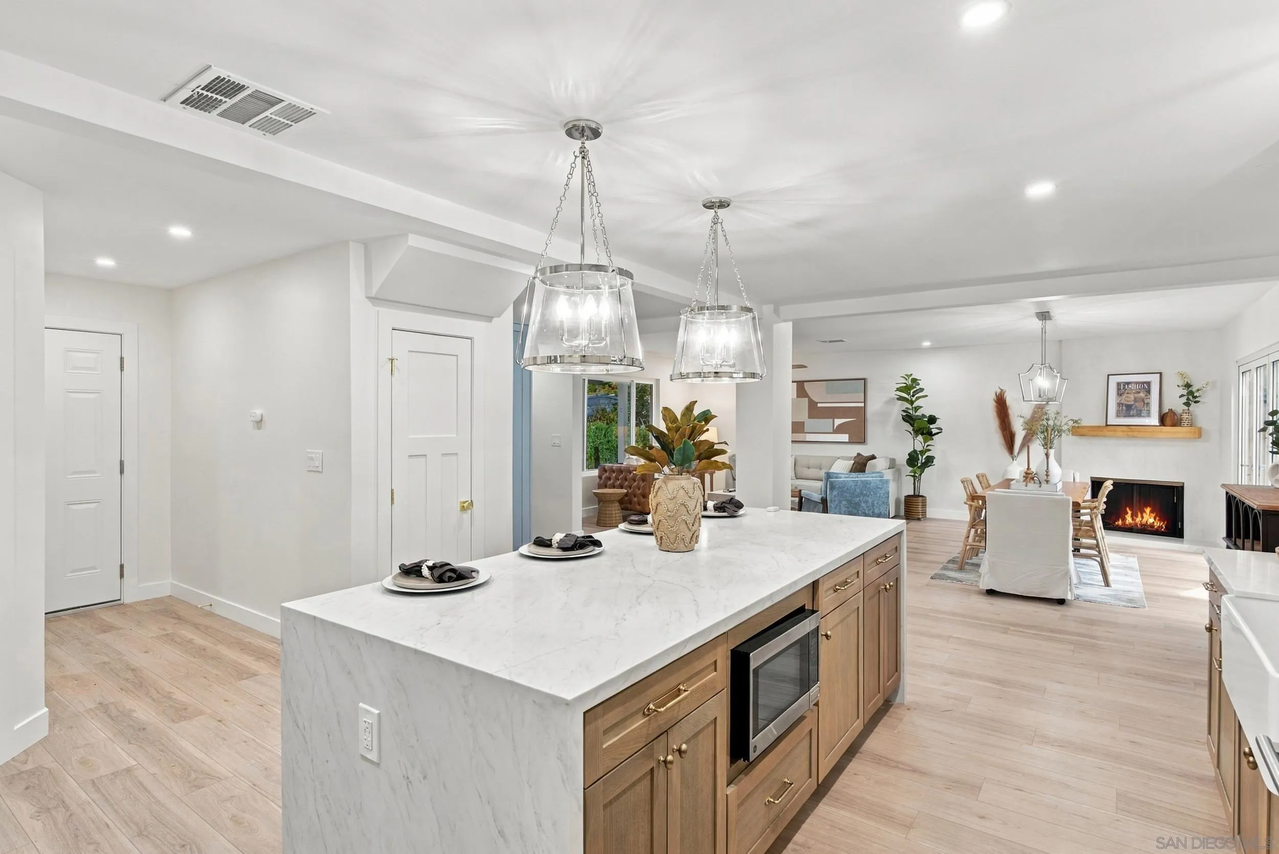 https://cdn.realtyfeed.com/cdn/127/260025527/afb2ec3271f302c17a0181a9bb66bfa2.webp