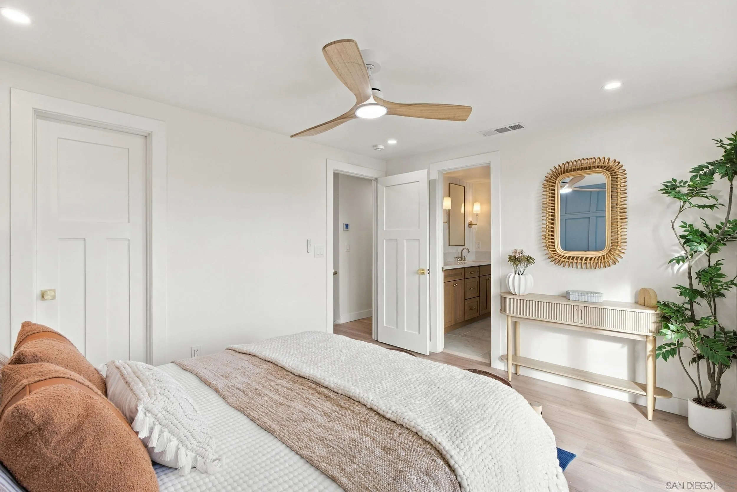 https://cdn.realtyfeed.com/cdn/127/260025527/f82aa060ce0e419a4656fb6687a3c788.webp