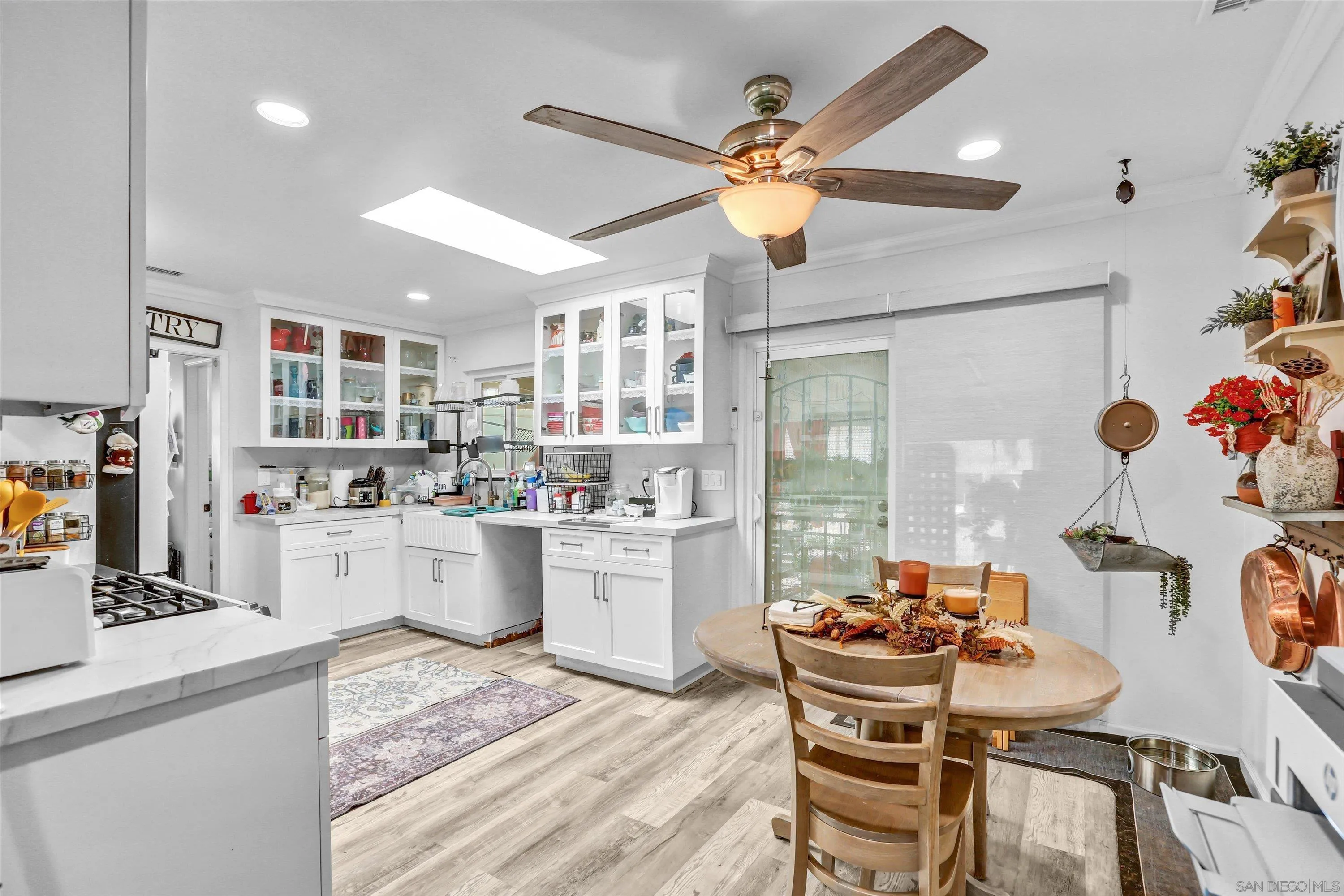 152 First Ave, Chula Vista, CA 91910 Kitchen