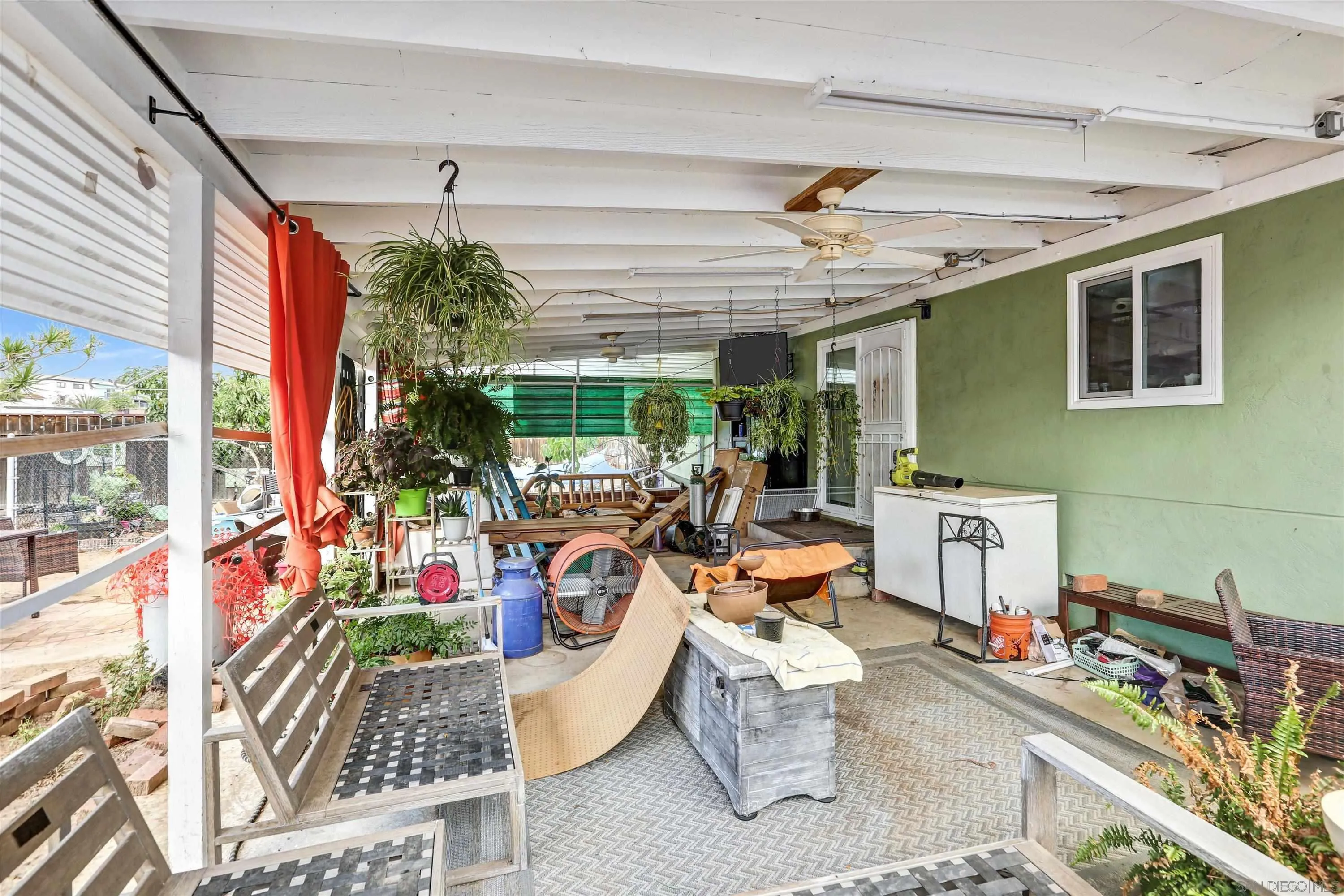 152 First Ave, Chula Vista, CA 91910 Covered patio