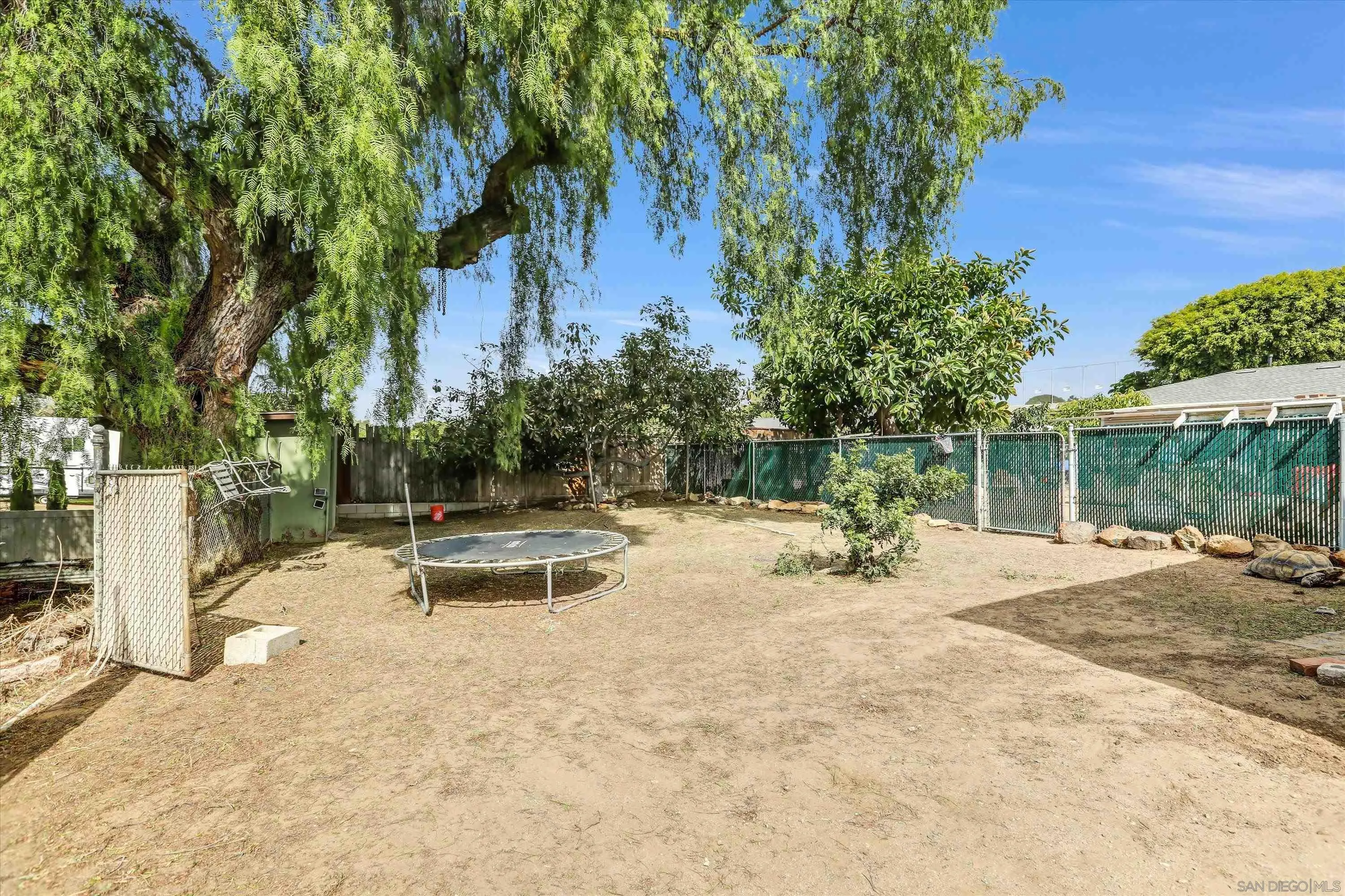 152 First Ave, Chula Vista, CA 91910 Large flat portion of rear yard