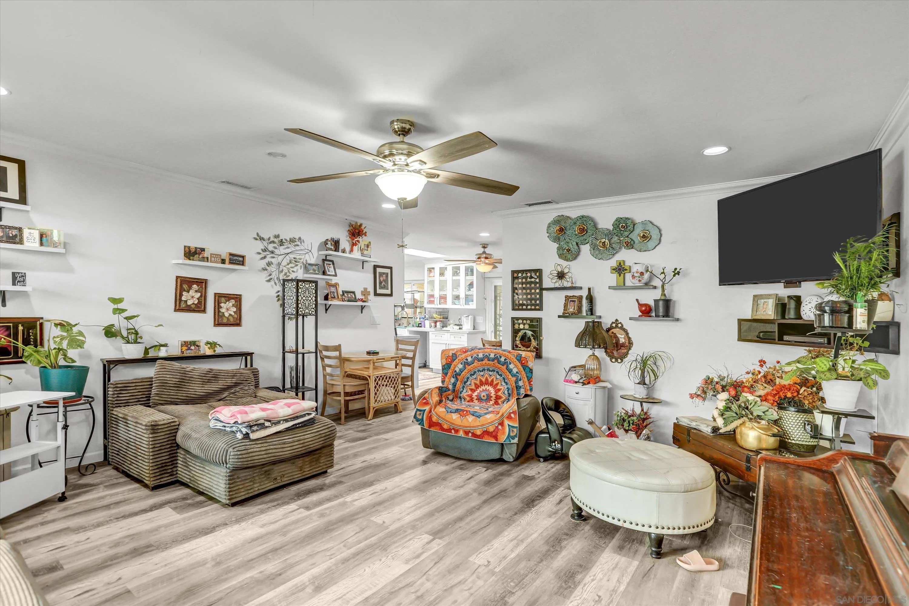 152 First Ave, Chula Vista, CA 91910 Living Room