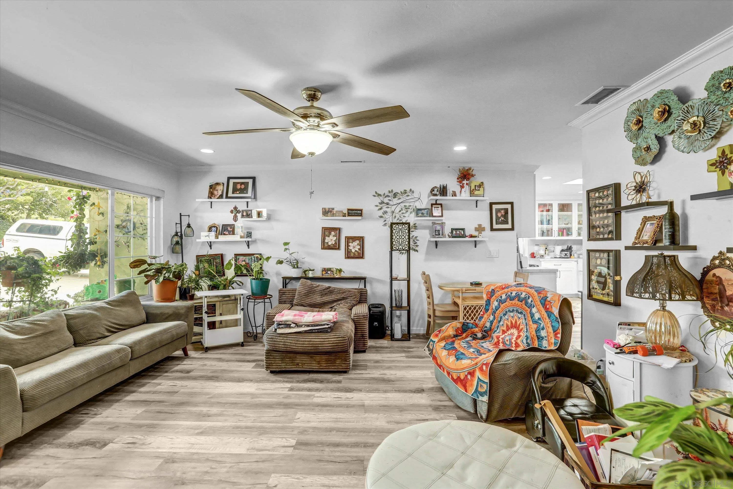 152 First Ave, Chula Vista, CA 91910 Living Room