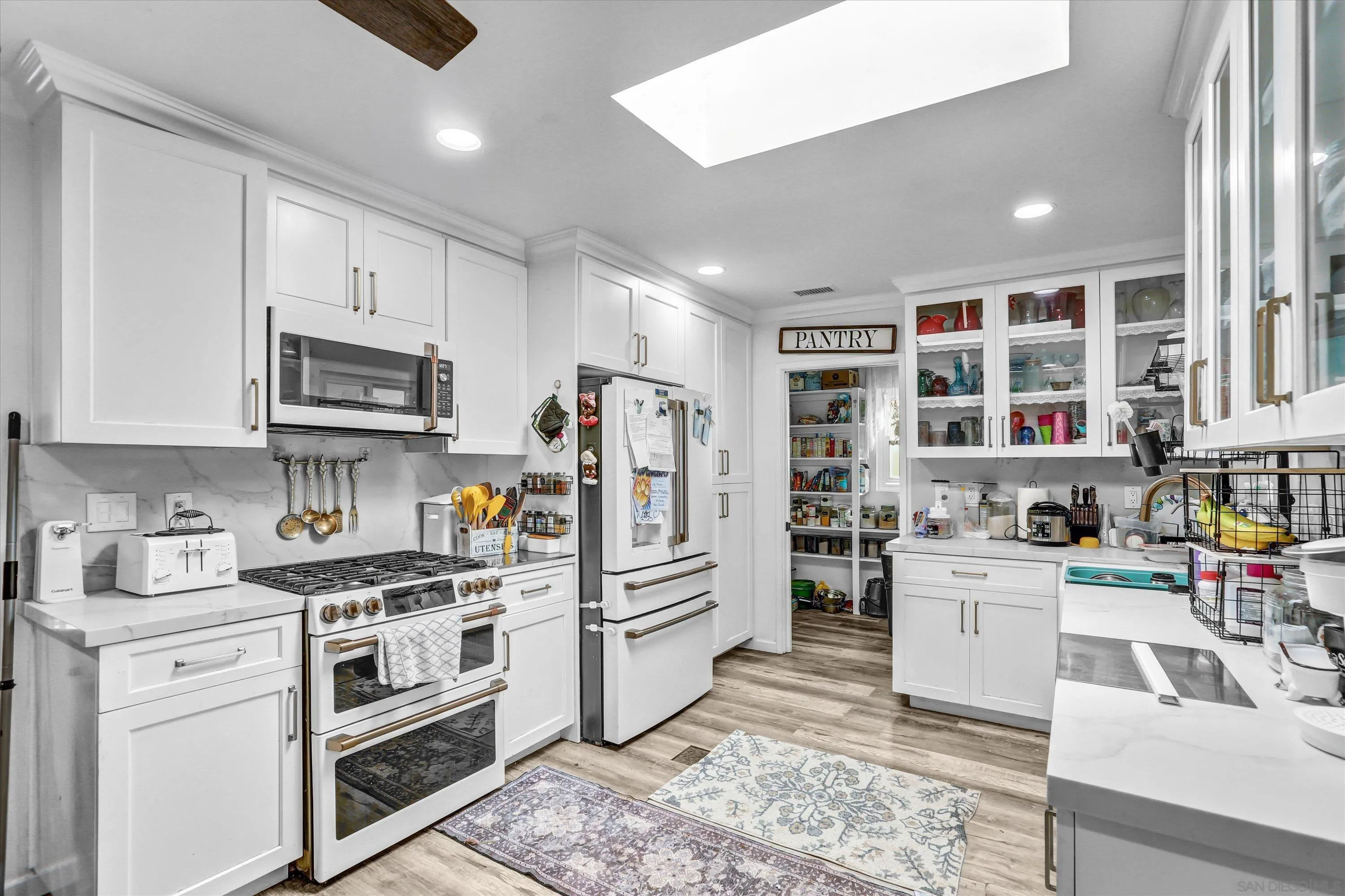 152 First Ave, Chula Vista, CA 91910 Kitchen