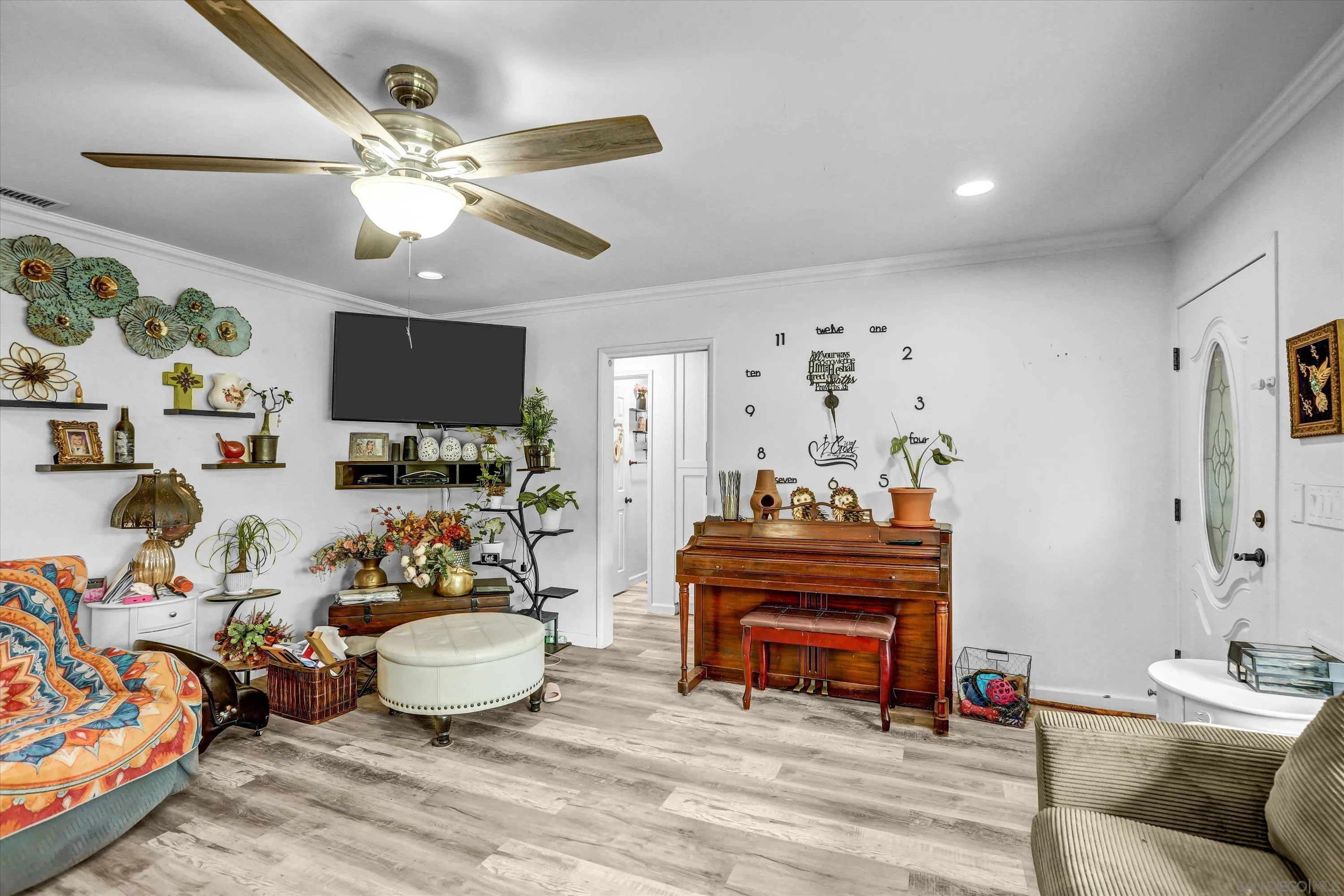 152 First Ave, Chula Vista, CA 91910 Living Room