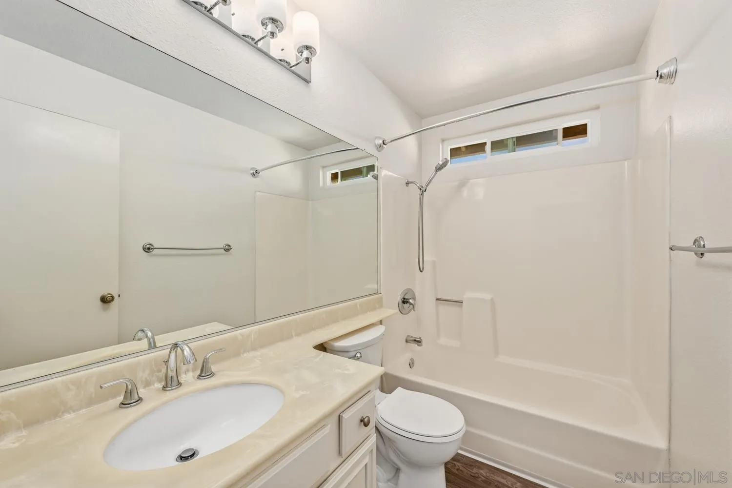 https://cdn.realtyfeed.com/cdn/127/260025531/40ea57de50f9349459dc3bf66042d174.webp