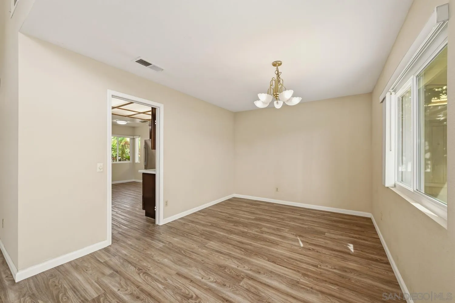 https://cdn.realtyfeed.com/cdn/127/260025531/79f558e1def72ad84ed3422b4dccdc85.webp