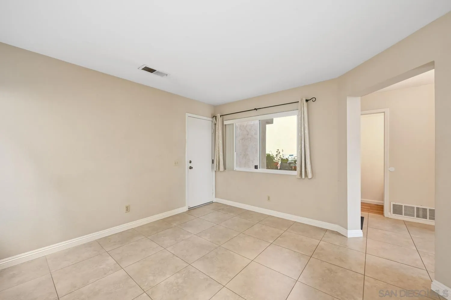 11832 Via Hacienda, El Cajon, CA 92019 11832 Via Hacienda, El Cajon, CA 92019