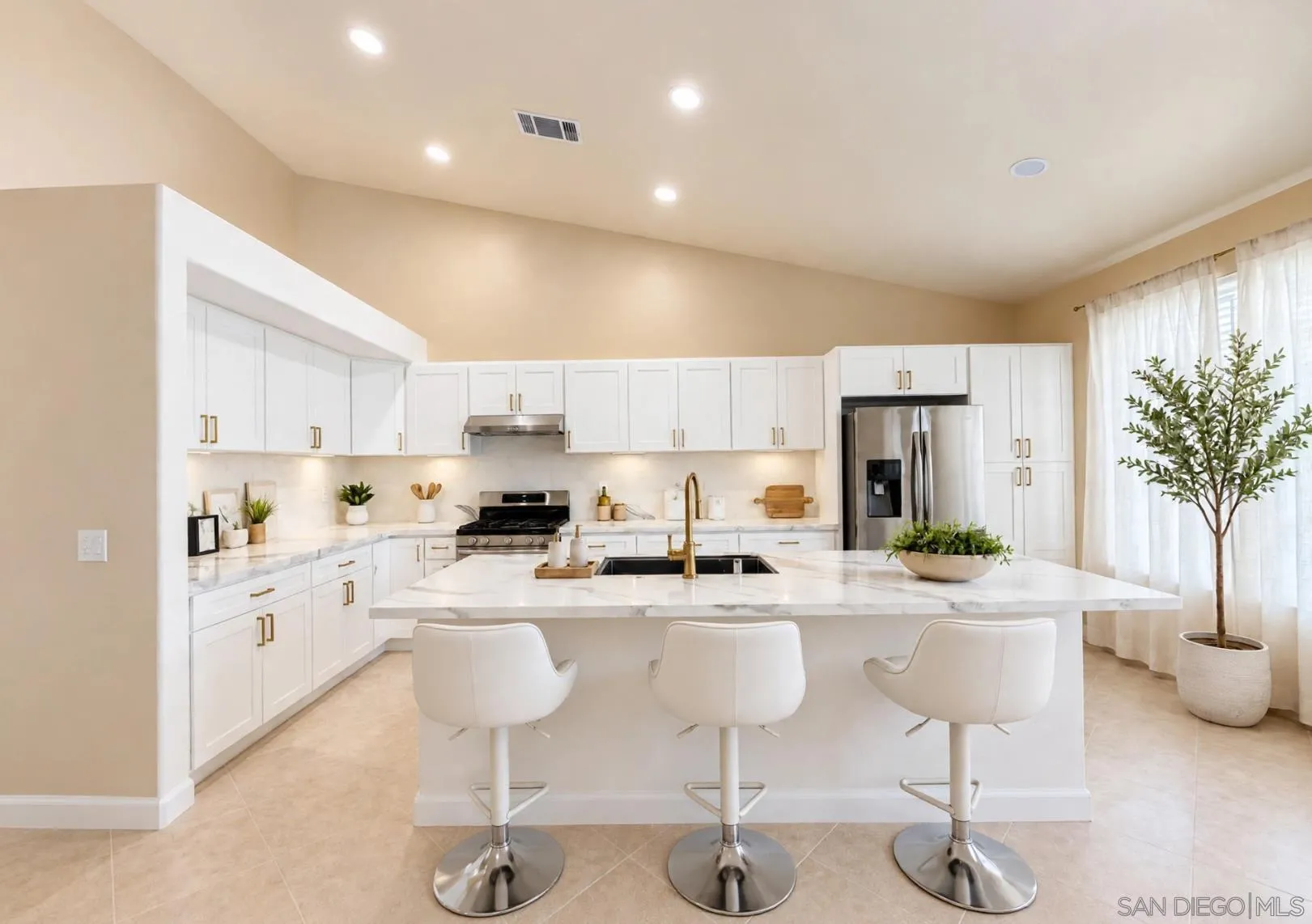 1992 Ridge Way Glen, Escondido, CA 92029 1992 Ridge Way Glen, Escondido, CA 92029