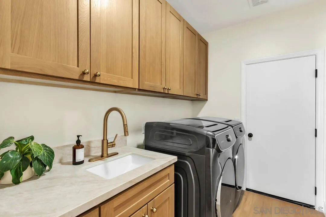 https://cdn.realtyfeed.com/cdn/127/260025536/8e8e546647782b2ae6026dcaca1db87b.webp