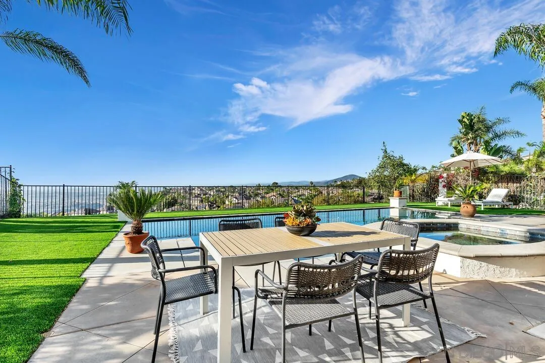 https://cdn.realtyfeed.com/cdn/127/260025536/c7542bccc7f934bc4c7173537c33b7f9.webp