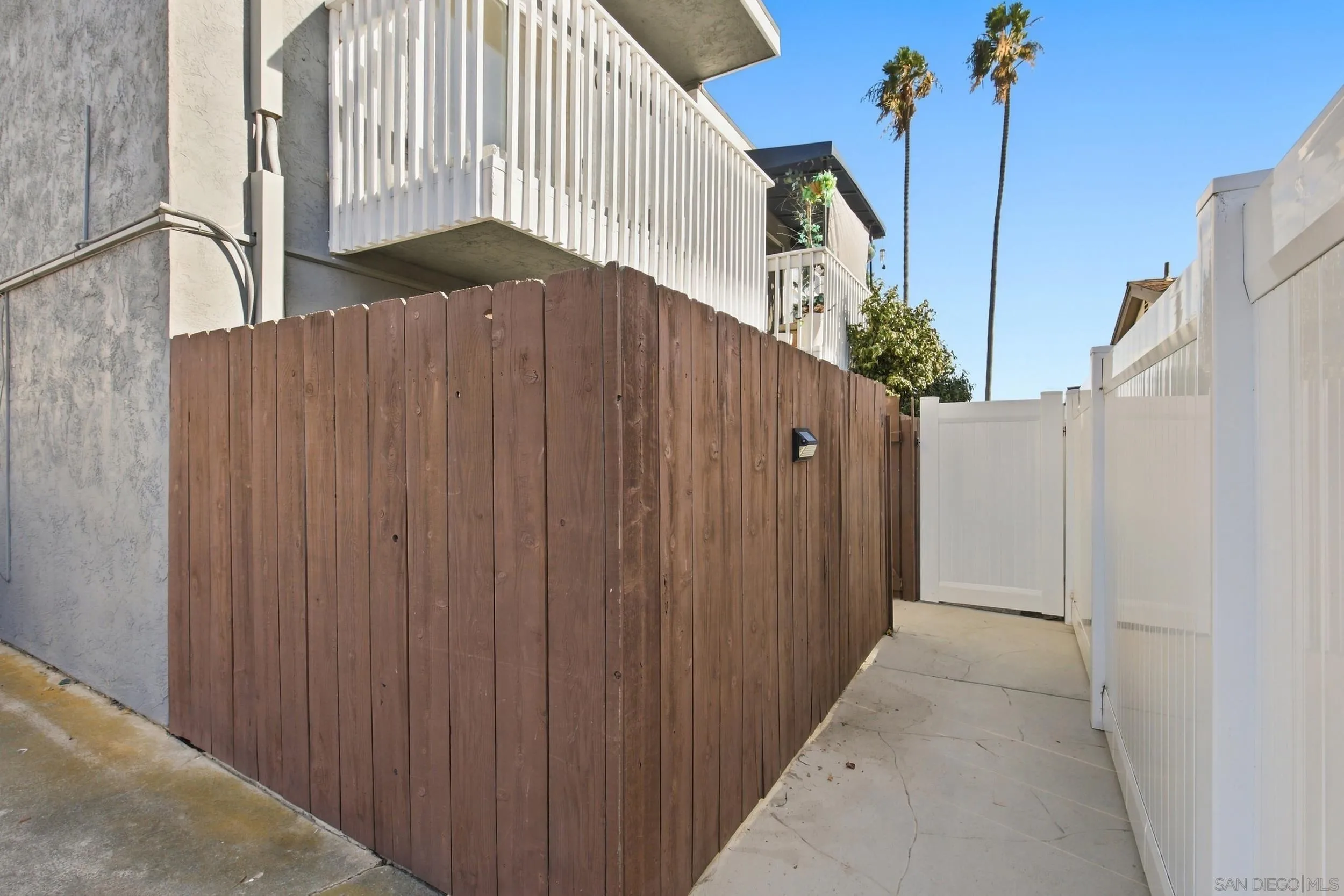 https://cdn.realtyfeed.com/cdn/127/260025540/20dcb2bc7070bd748655ac99e506a3a3.webp