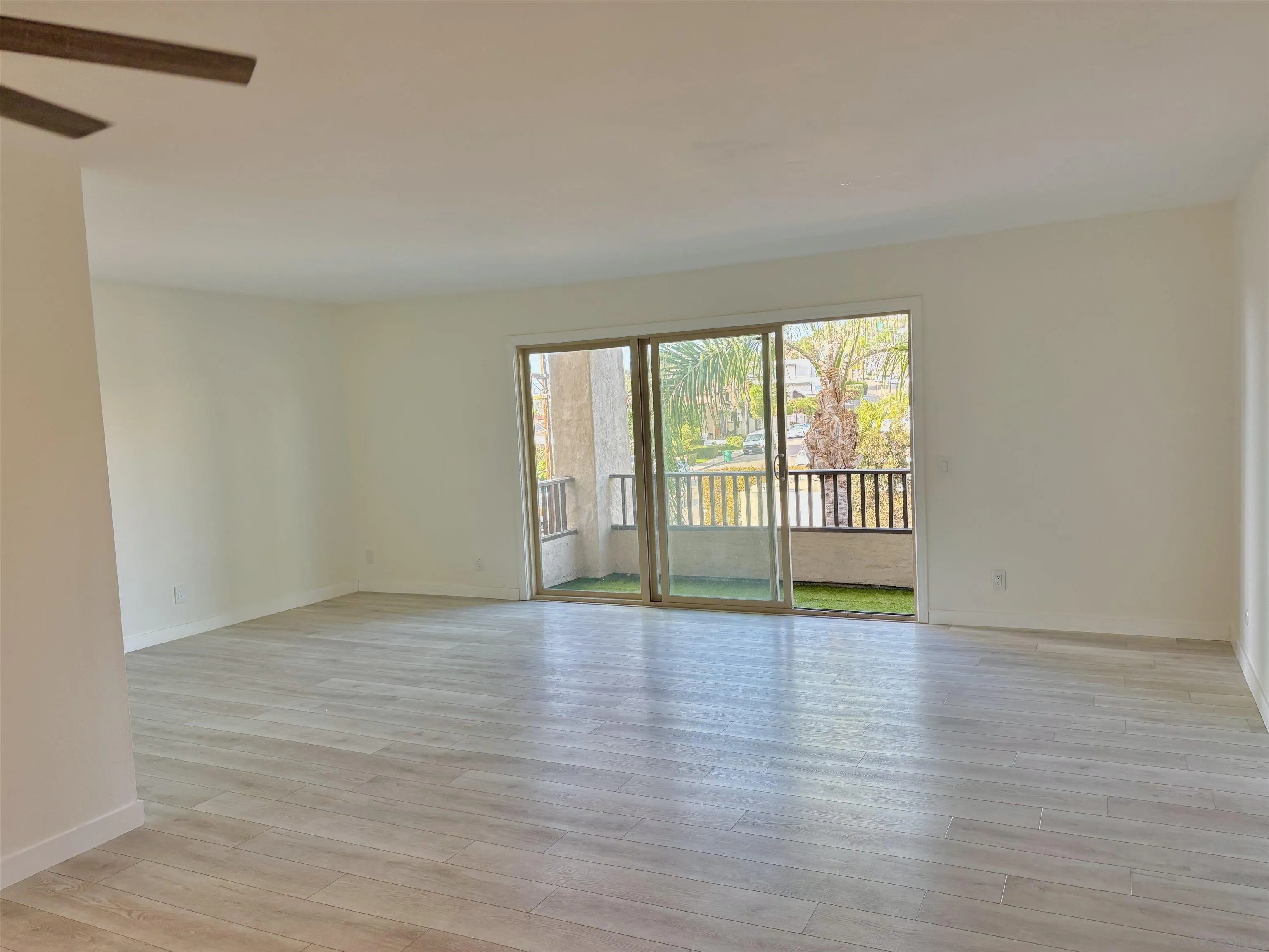 https://cdn.realtyfeed.com/cdn/127/260025541/92cd8d41662e59e64aa0757261a137b3.webp