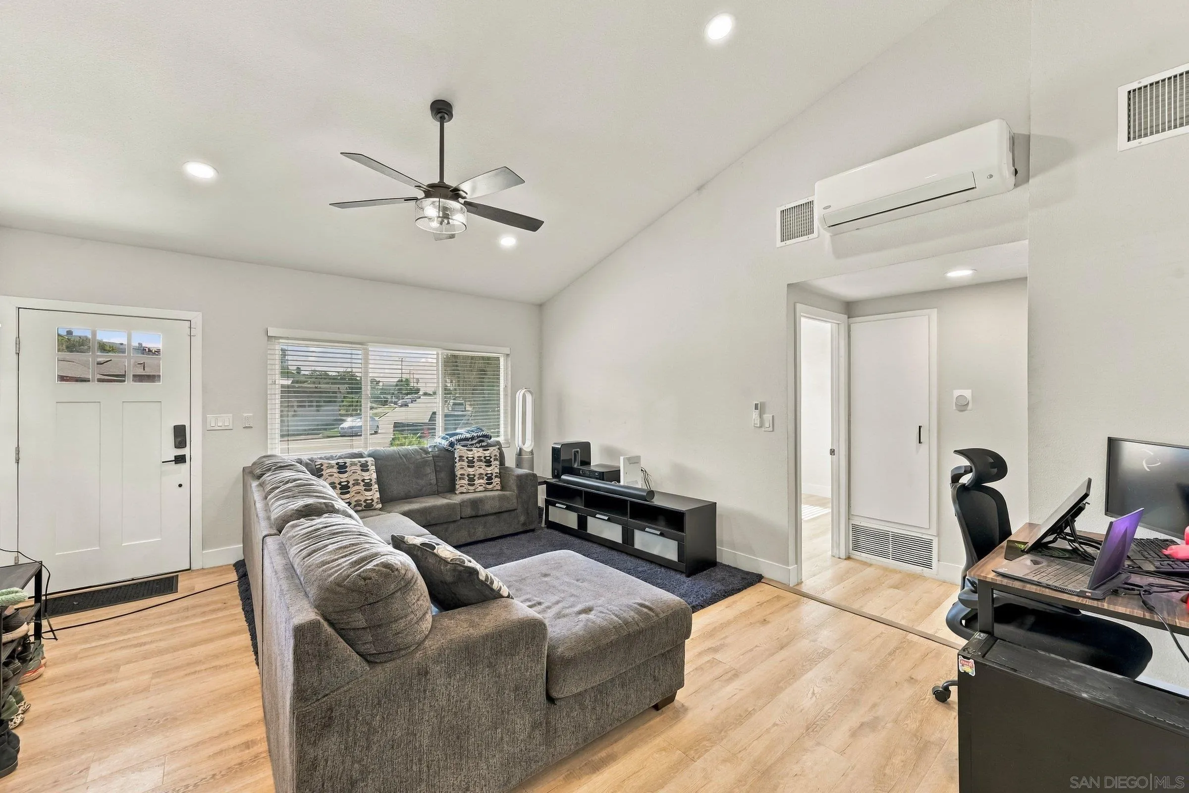 5710 Greycourt, San Diego, CA 92114 5710 Greycourt, San Diego, CA 92114