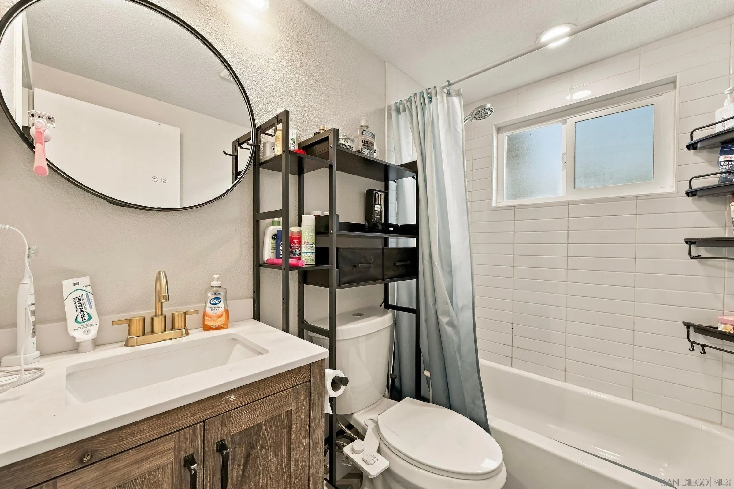 5710 Greycourt, San Diego, CA 92114 5710 Greycourt, San Diego, CA 92114