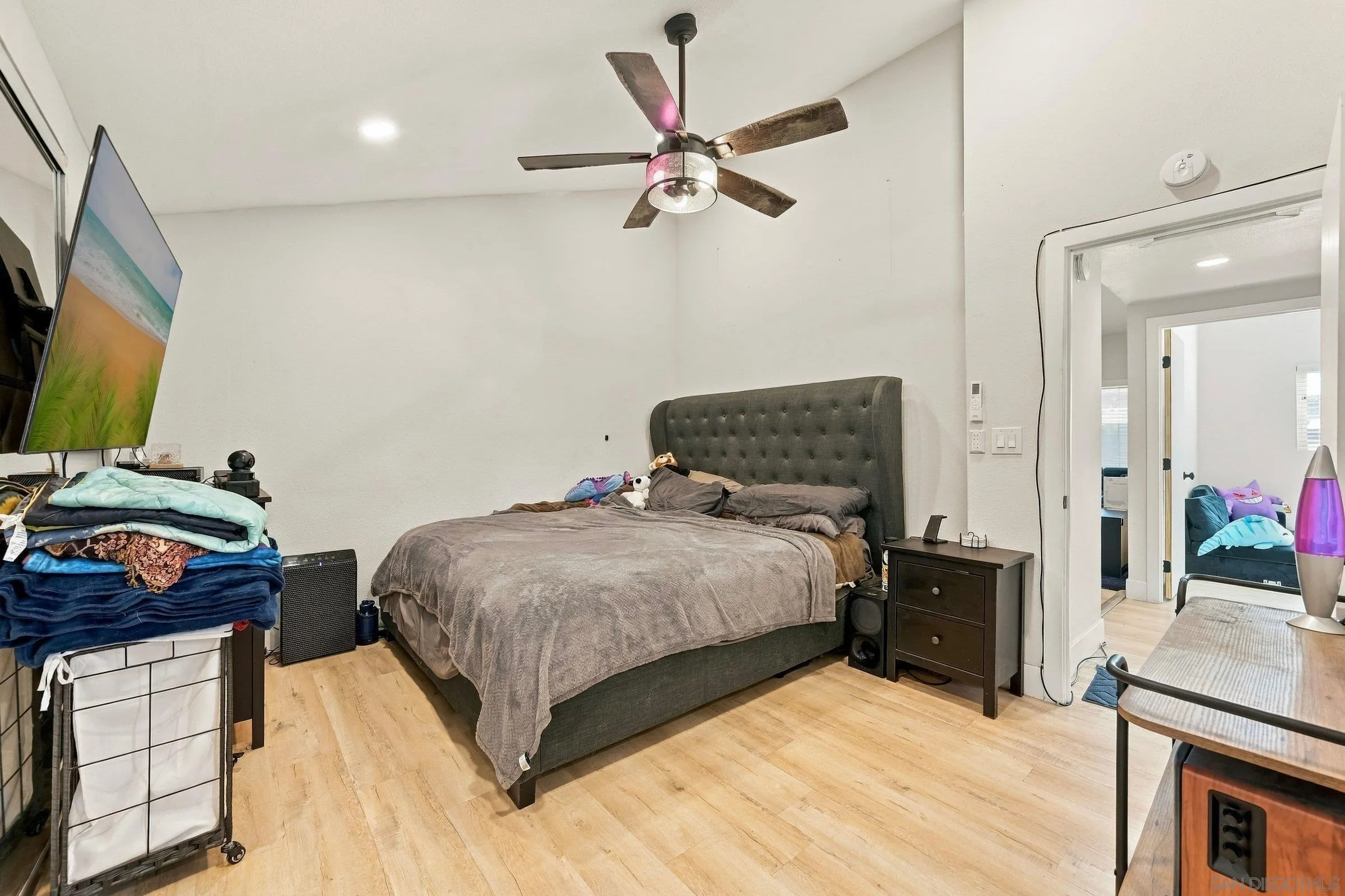 5710 Greycourt, San Diego, CA 92114 5710 Greycourt, San Diego, CA 92114