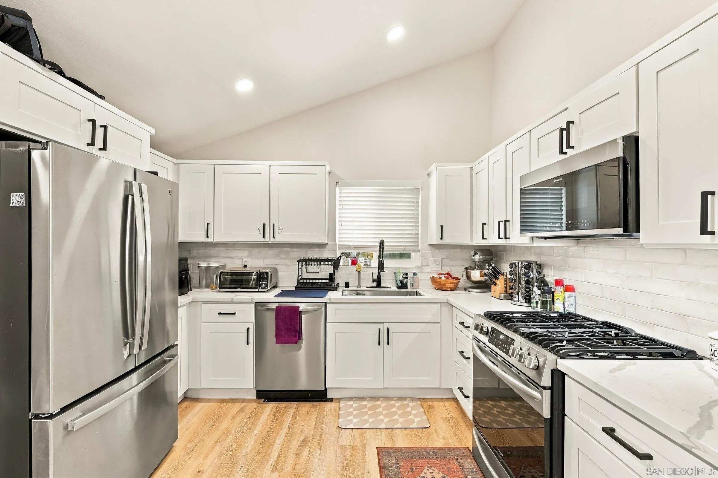 5710 Greycourt, San Diego, CA 92114 5710 Greycourt, San Diego, CA 92114