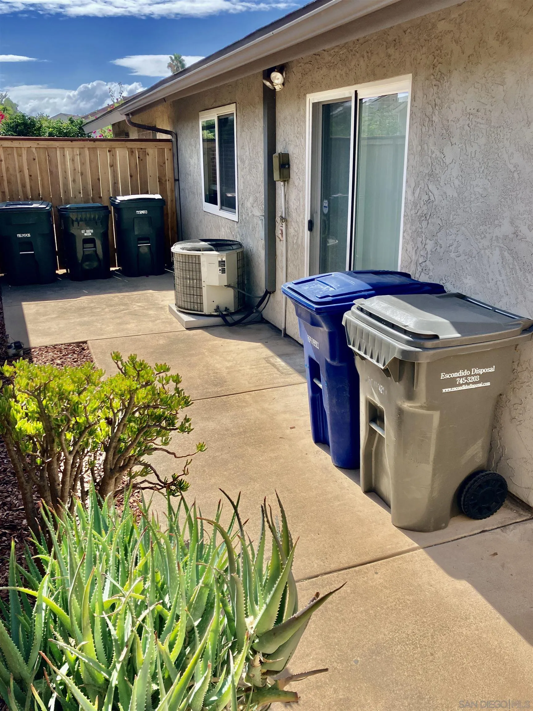 2158 Country Pl, Escondido, CA 92026 2158 Country Pl, Escondido, CA 92026